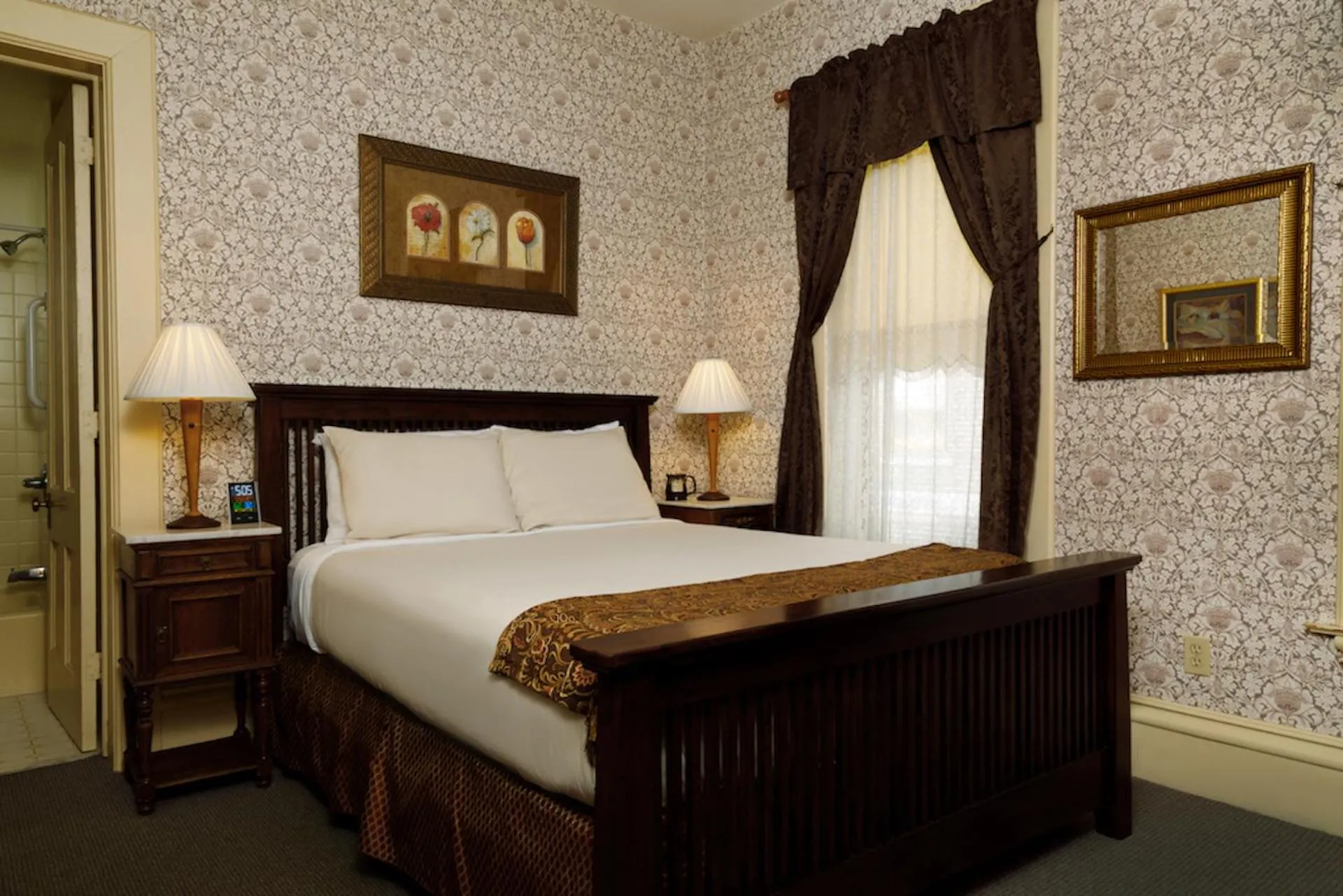 Bedroom, Bed in The Kalamazoo House Downtown Hotel and Suites