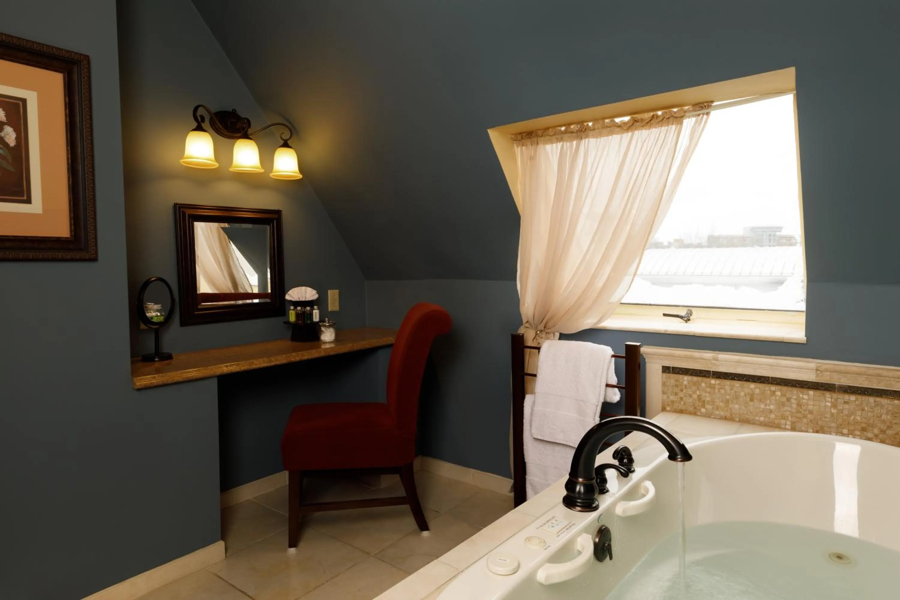 Bathroom in The Kalamazoo House Downtown Hotel and Suites