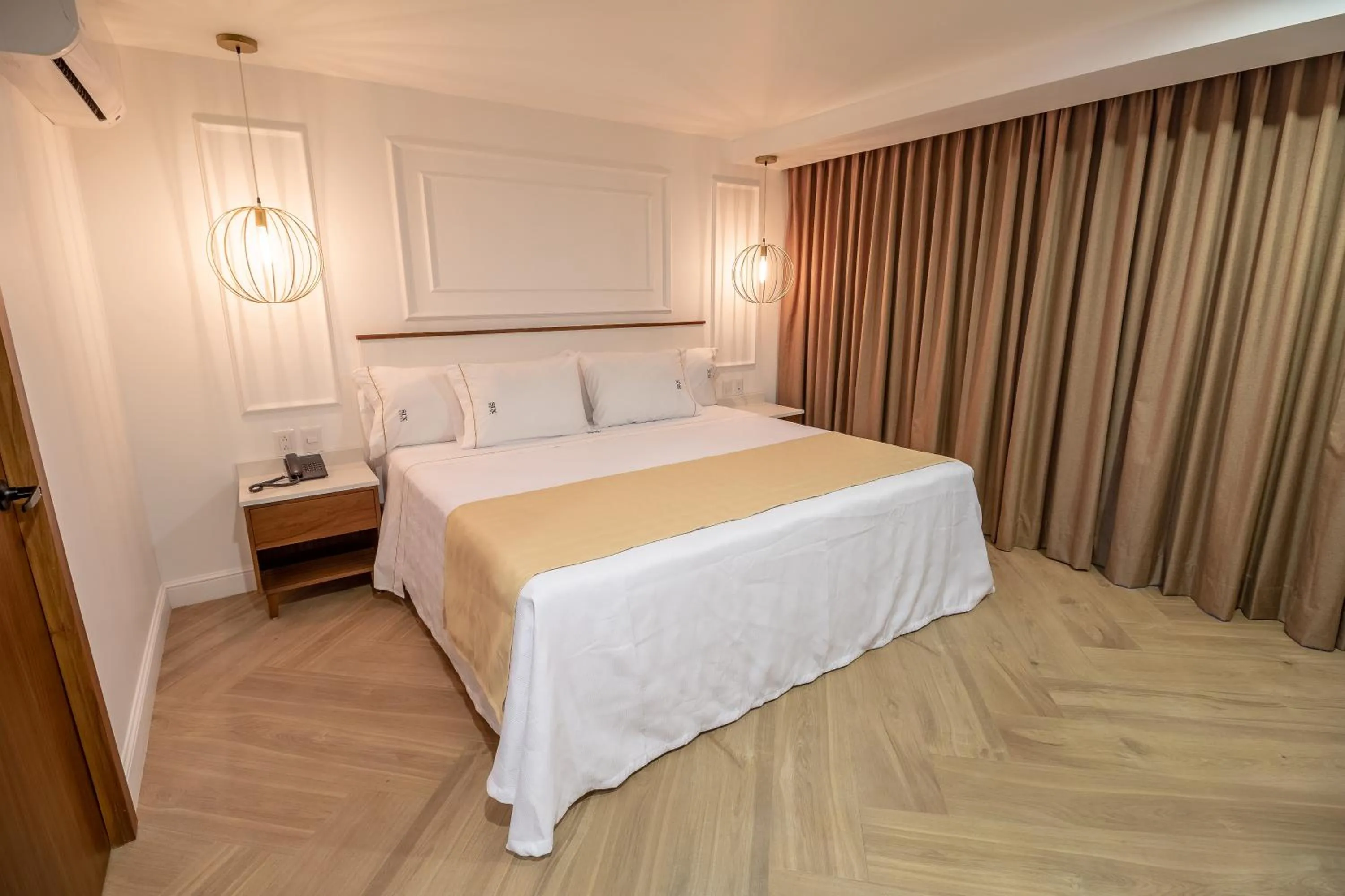 Bedroom, Bed in Six Hotel Guadalajara Degollado