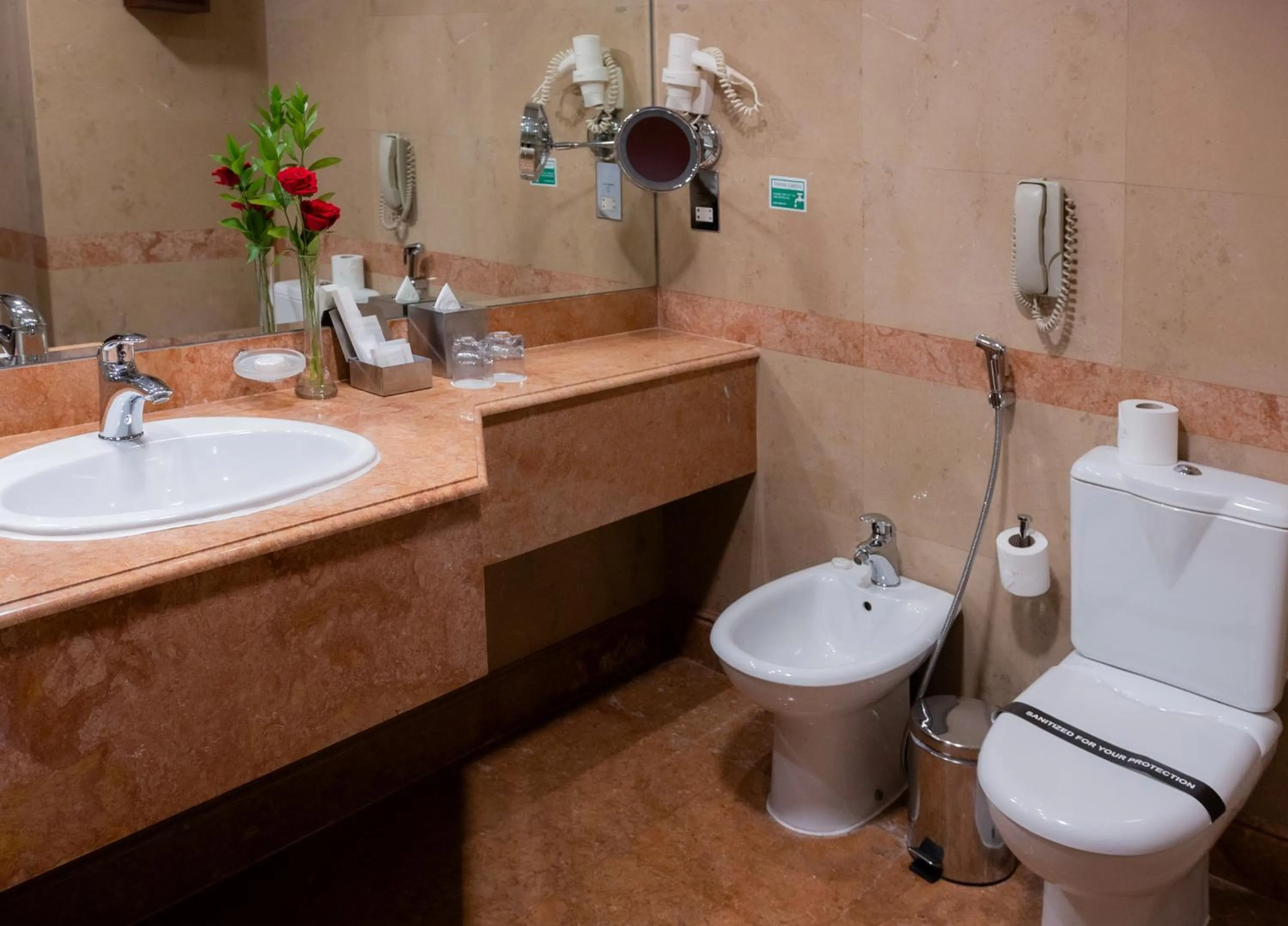 Toilet in Grand Millennium Dubai