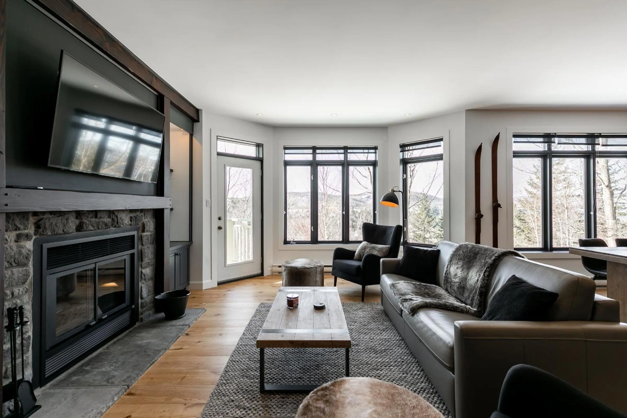 Living room in Le Chalumeau by Chez Tremblant