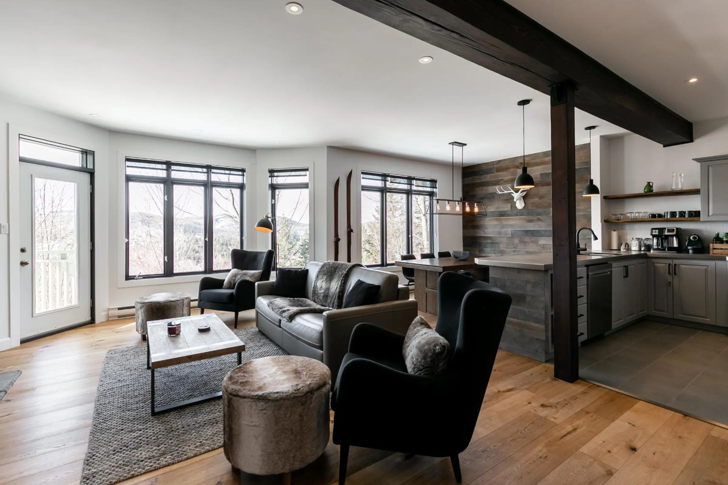 Kitchen or kitchenette in Le Chalumeau by Chez Tremblant