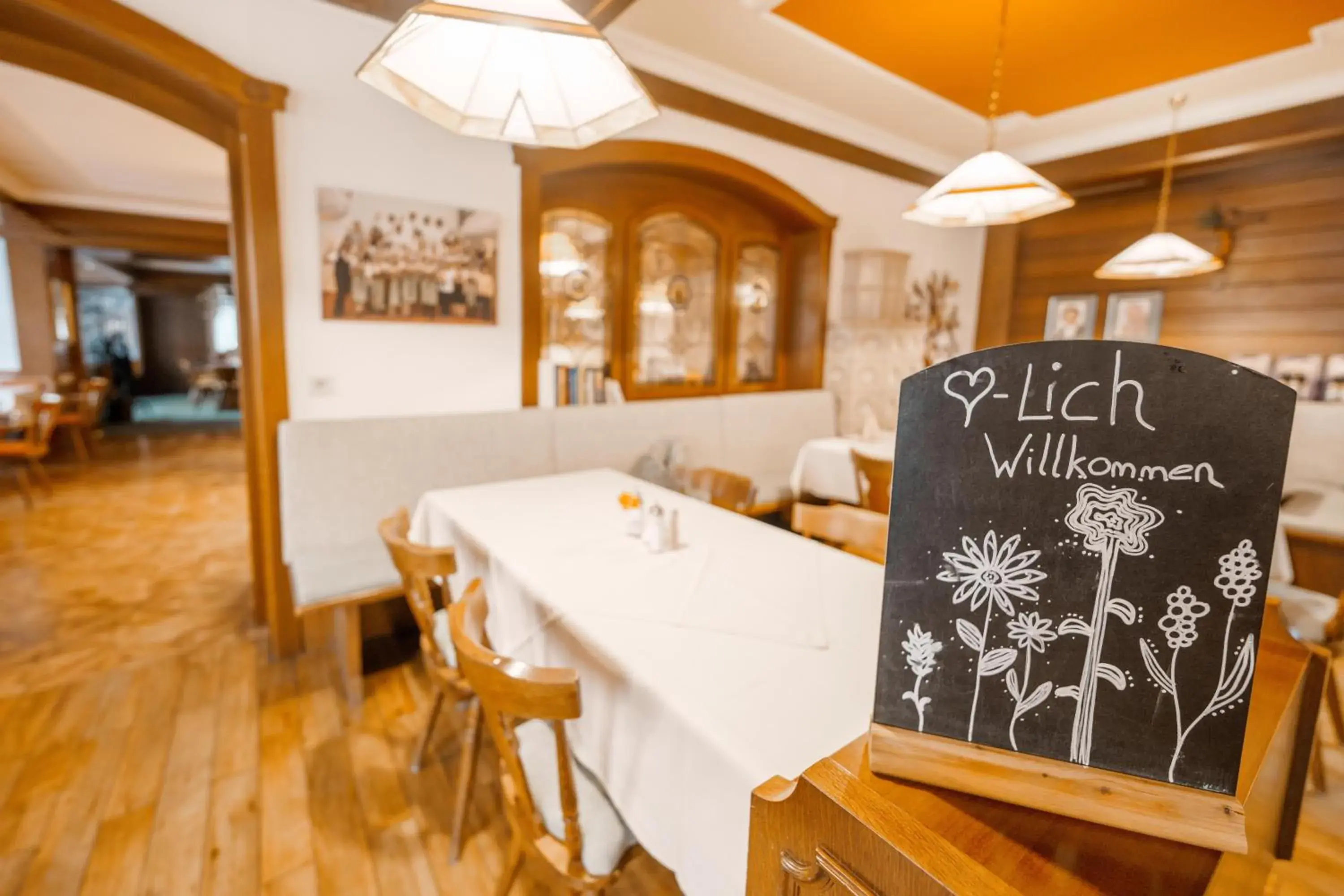 Restaurant/Places to Eat in Hotel Plankl