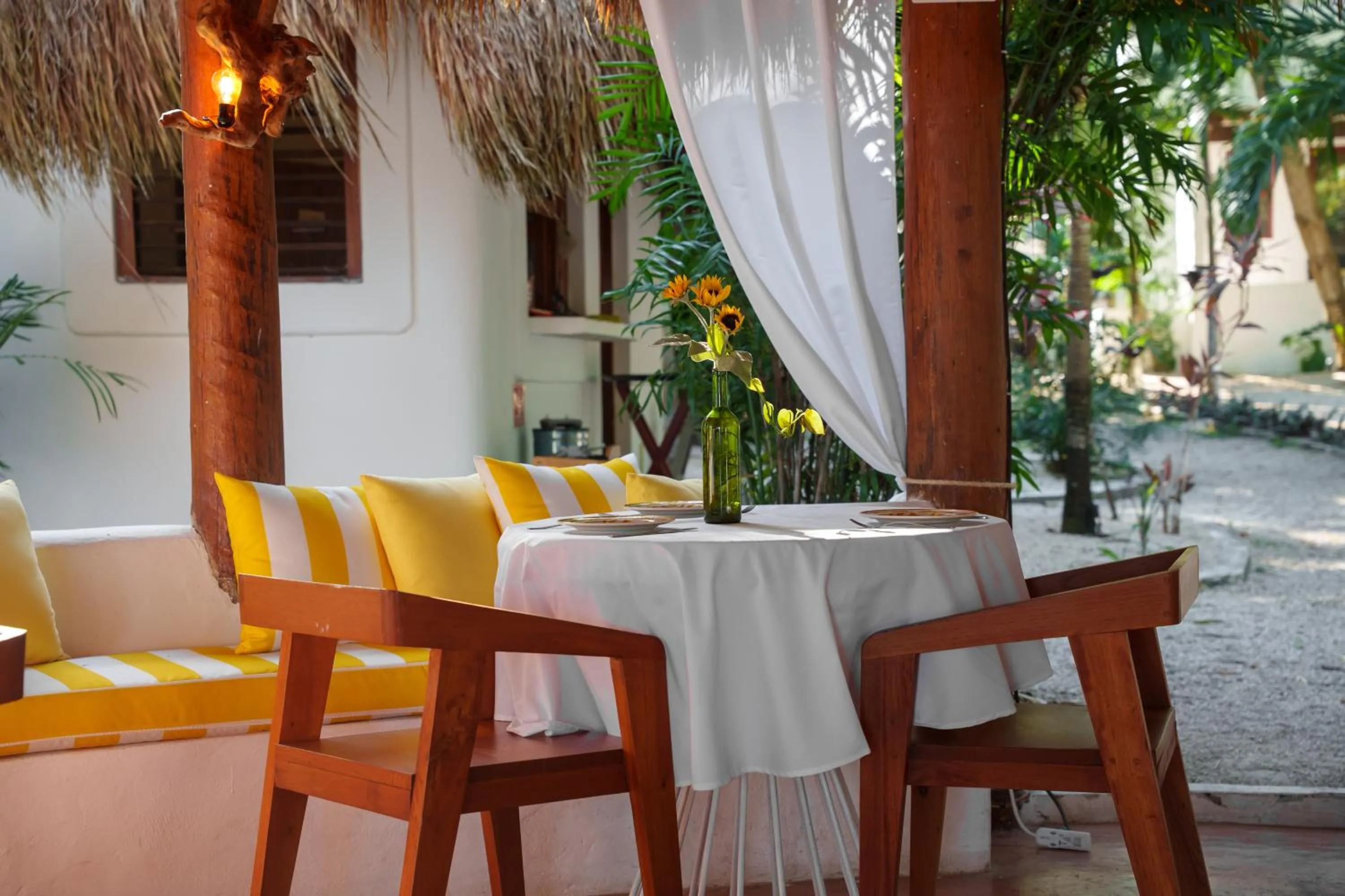 Restaurant/places to eat in Mikasa Bacalar Hotel Boutique, Lagoon Front