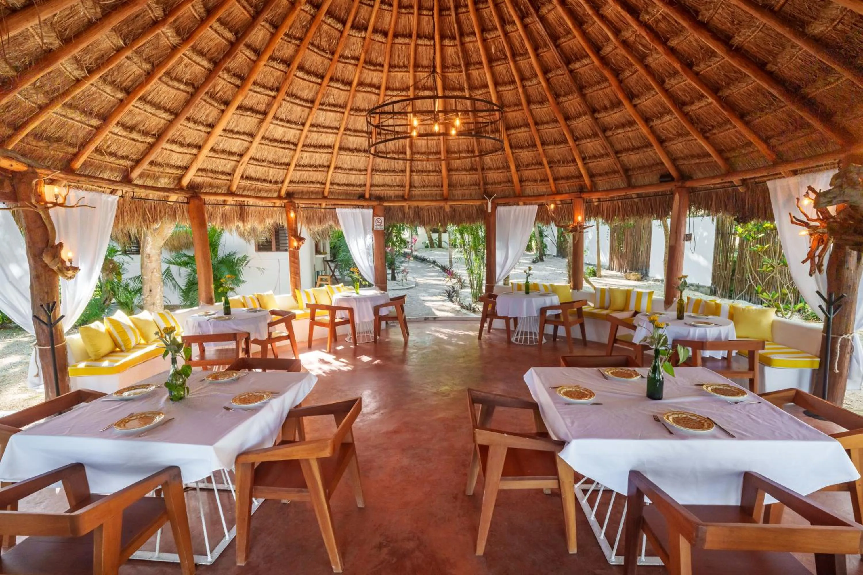 Restaurant/places to eat in Mikasa Bacalar Hotel Boutique, Lagoon Front