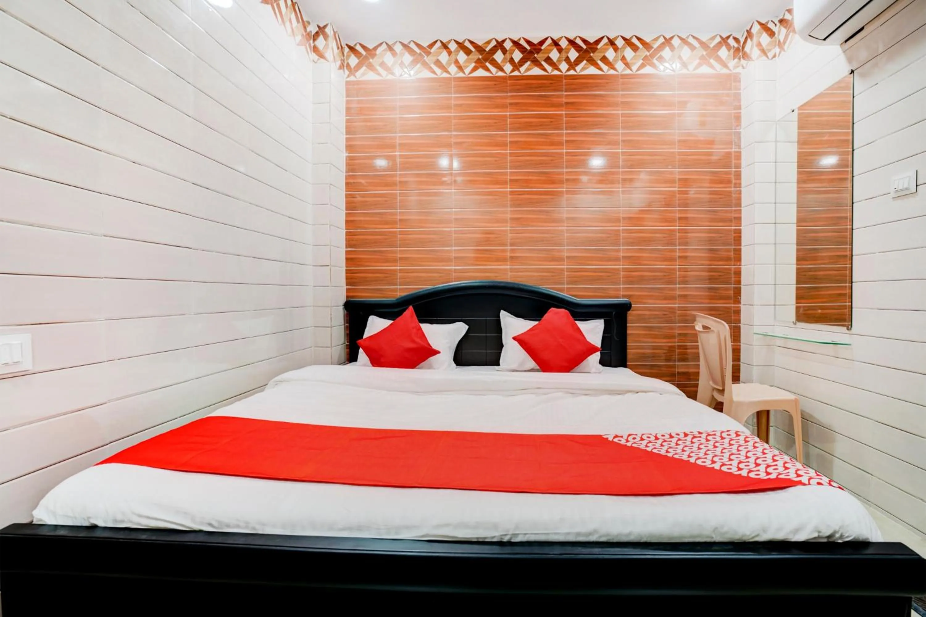 Bedroom, Bed in Hotel O Aroma Classic Near Nampally Main Railway station