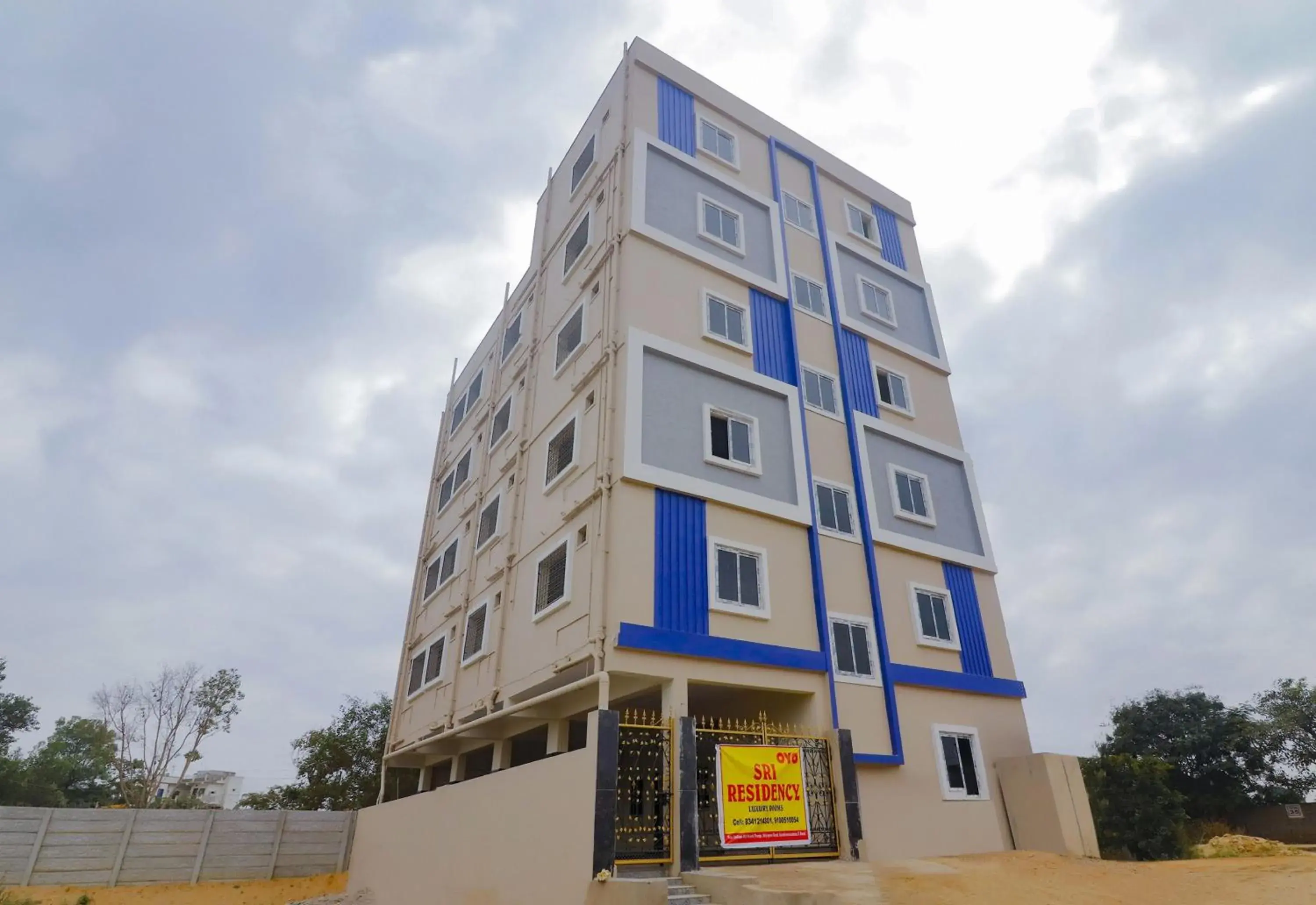 Facade/entrance in Hotel O Sri Residency Facade/entrance in Hotel O Sri Residency