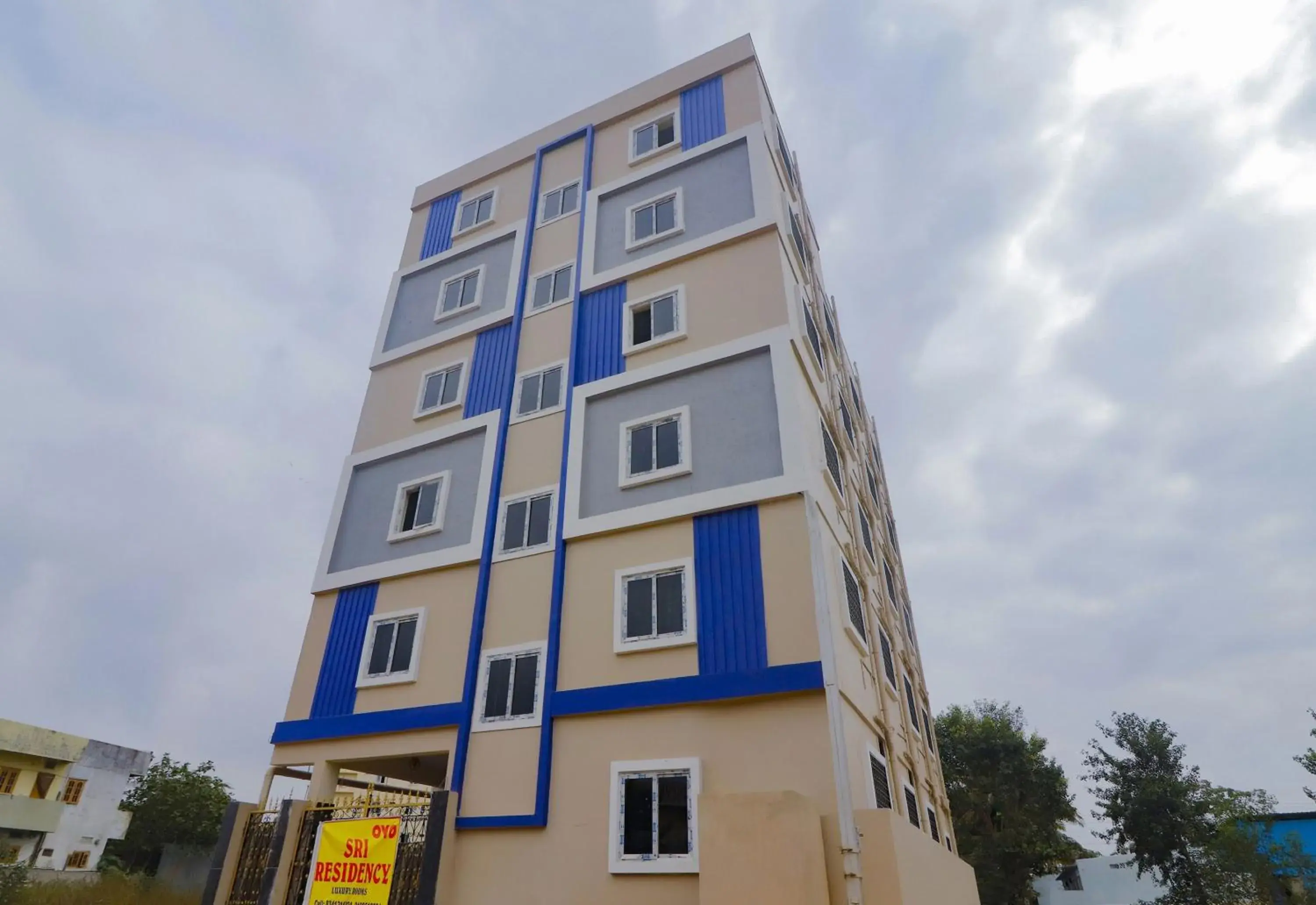 Facade/entrance in Hotel O Sri Residency Facade/entrance in Hotel O Sri Residency