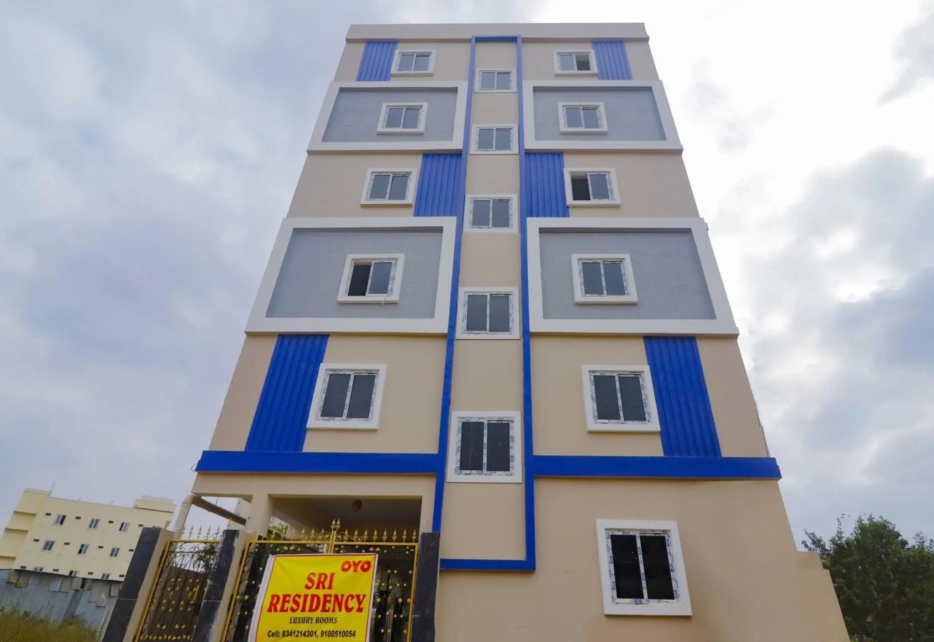 Facade/entrance in Hotel O Sri Residency Facade/entrance in Hotel O Sri Residency