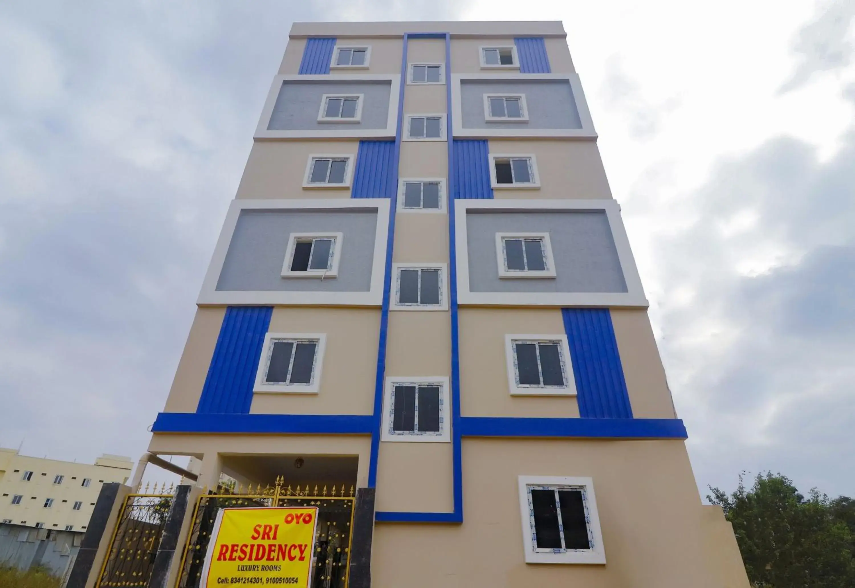 Facade/entrance in Hotel O Sri Residency Facade/entrance in Hotel O Sri Residency