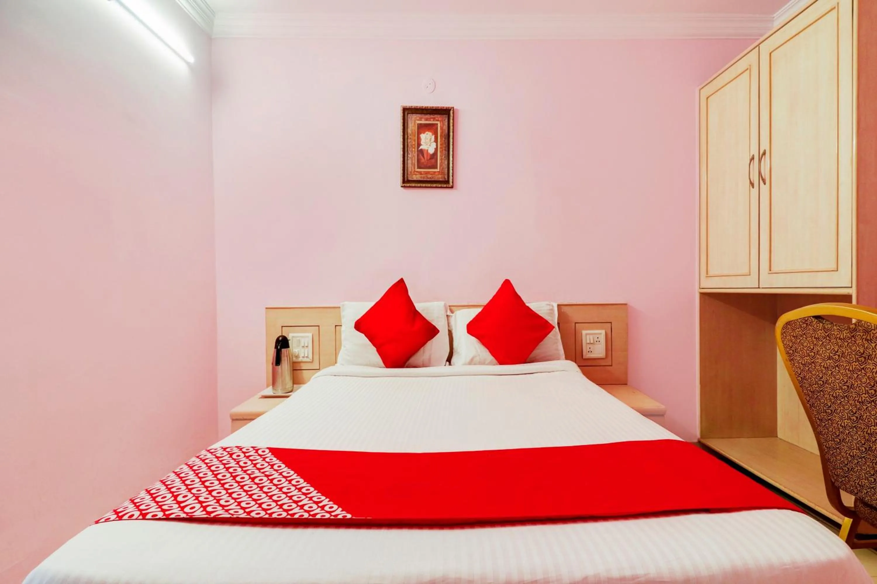 Bedroom, Bed in Super Hotel O Vaishnavi Palace