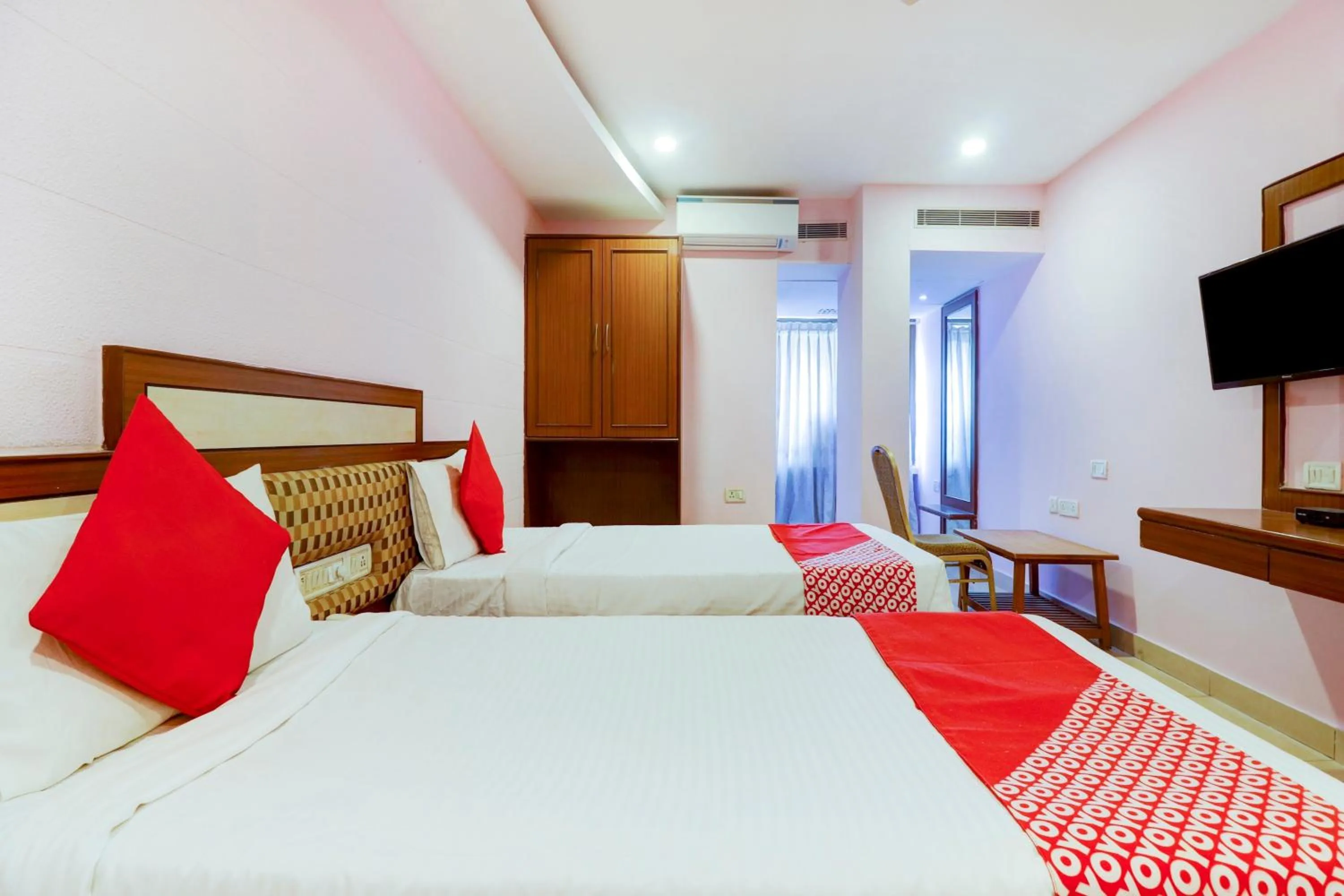 Bedroom, Bed in Super Hotel O Vaishnavi Palace