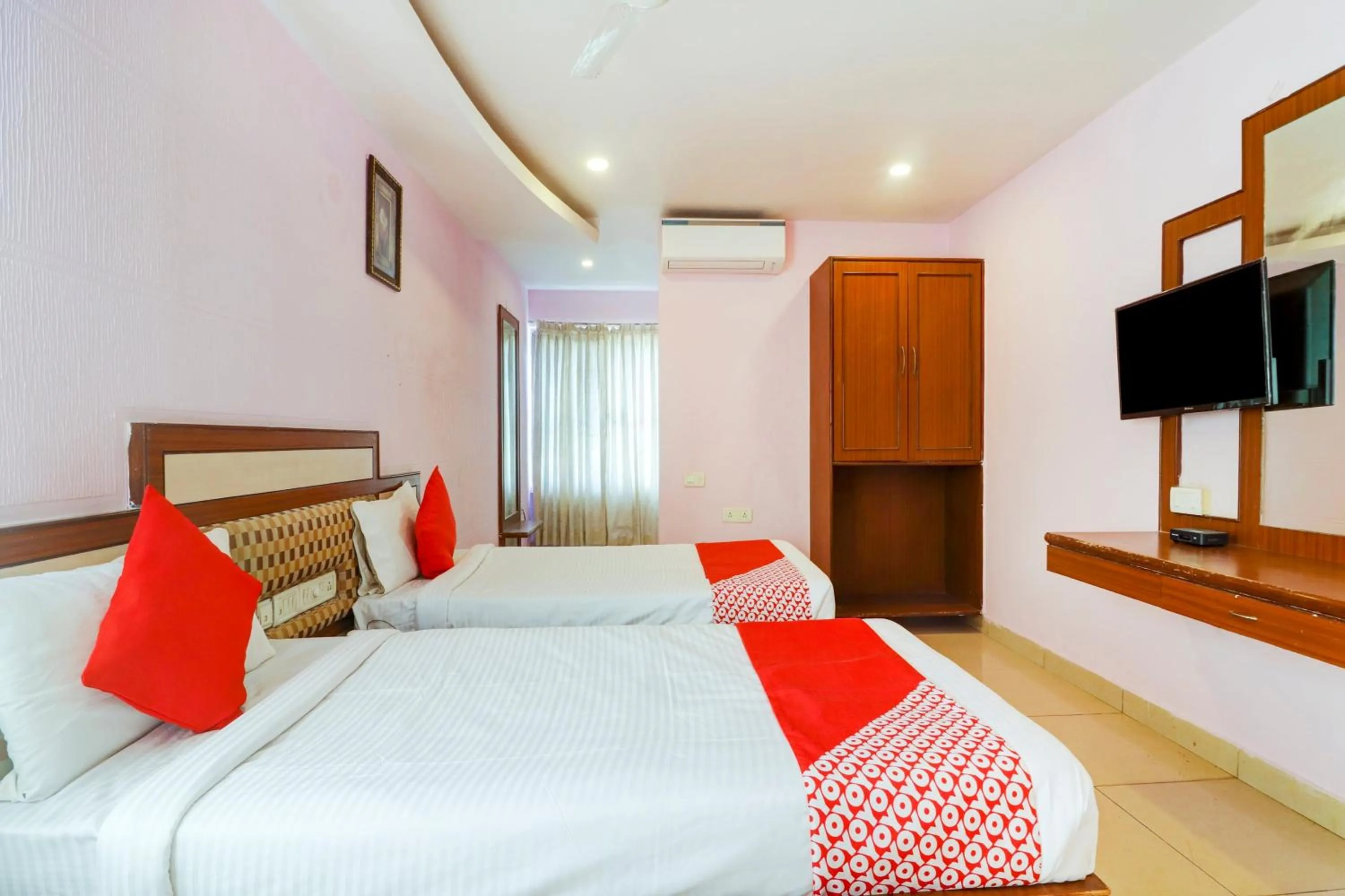 Bedroom, Bed in Super Hotel O Vaishnavi Palace