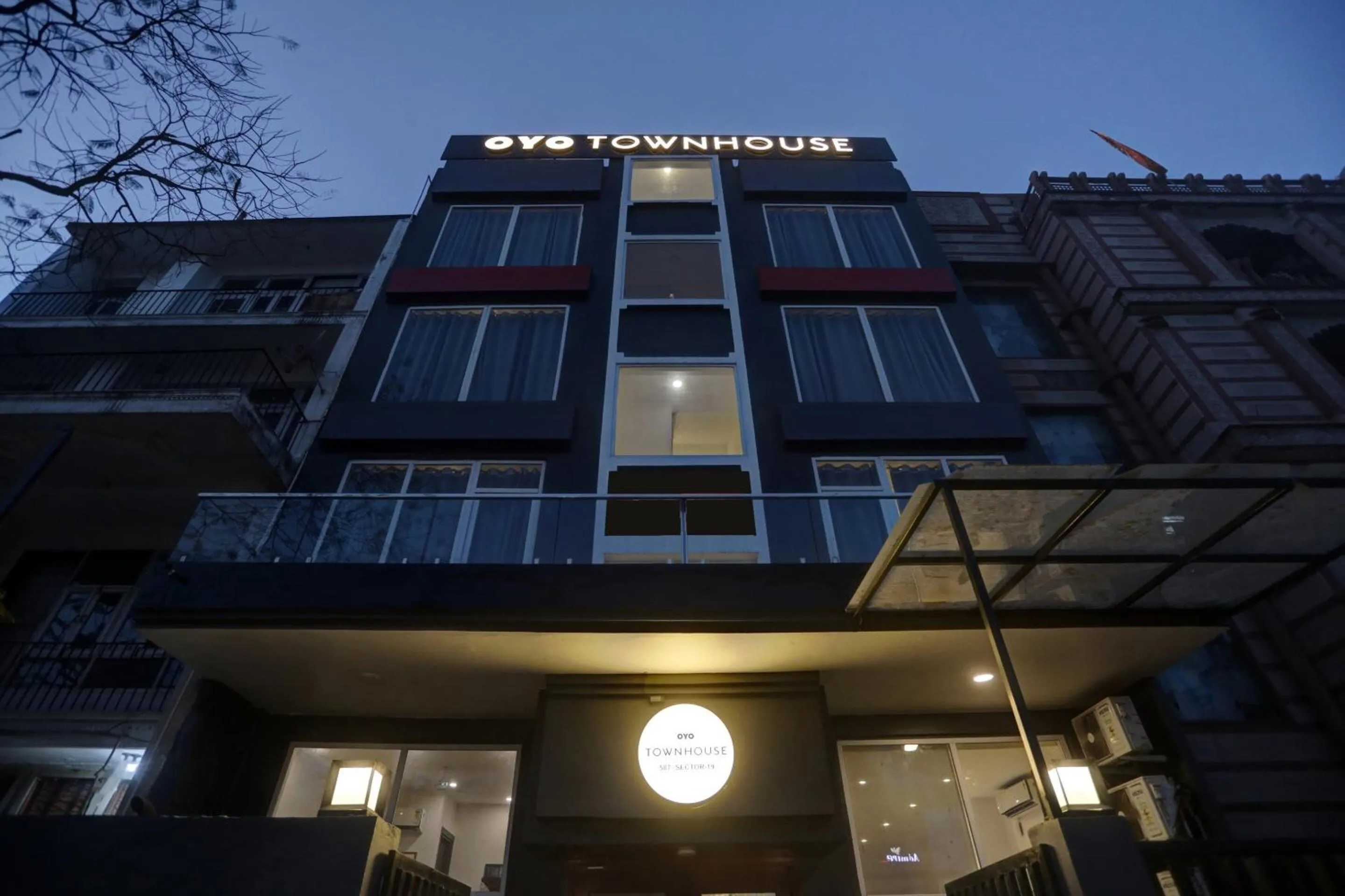 Facade/entrance in Townhouse 587 Sector 19