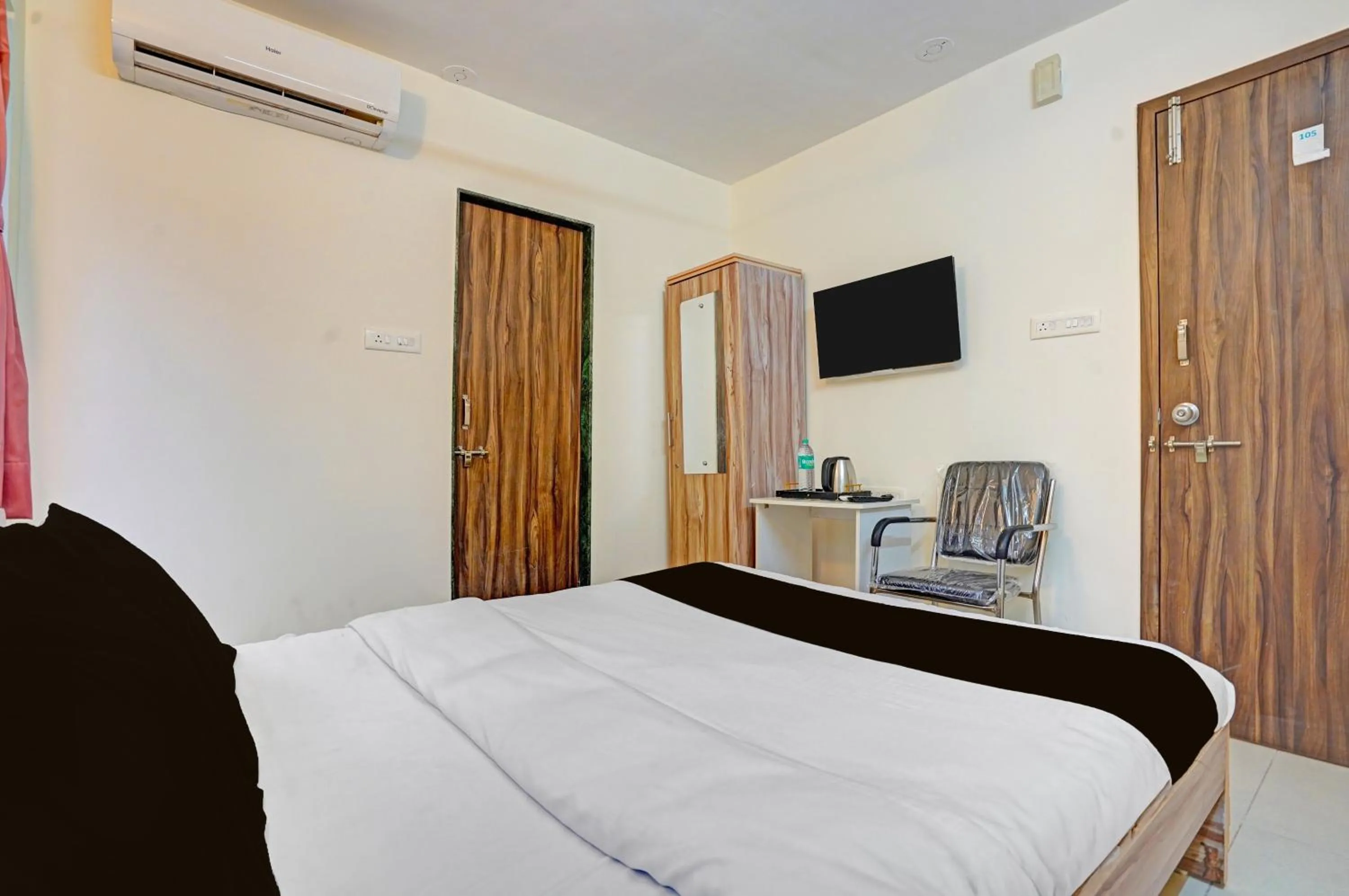 Bed in Super Collection O Baner Hillview Pune Formerly Siri Lodge