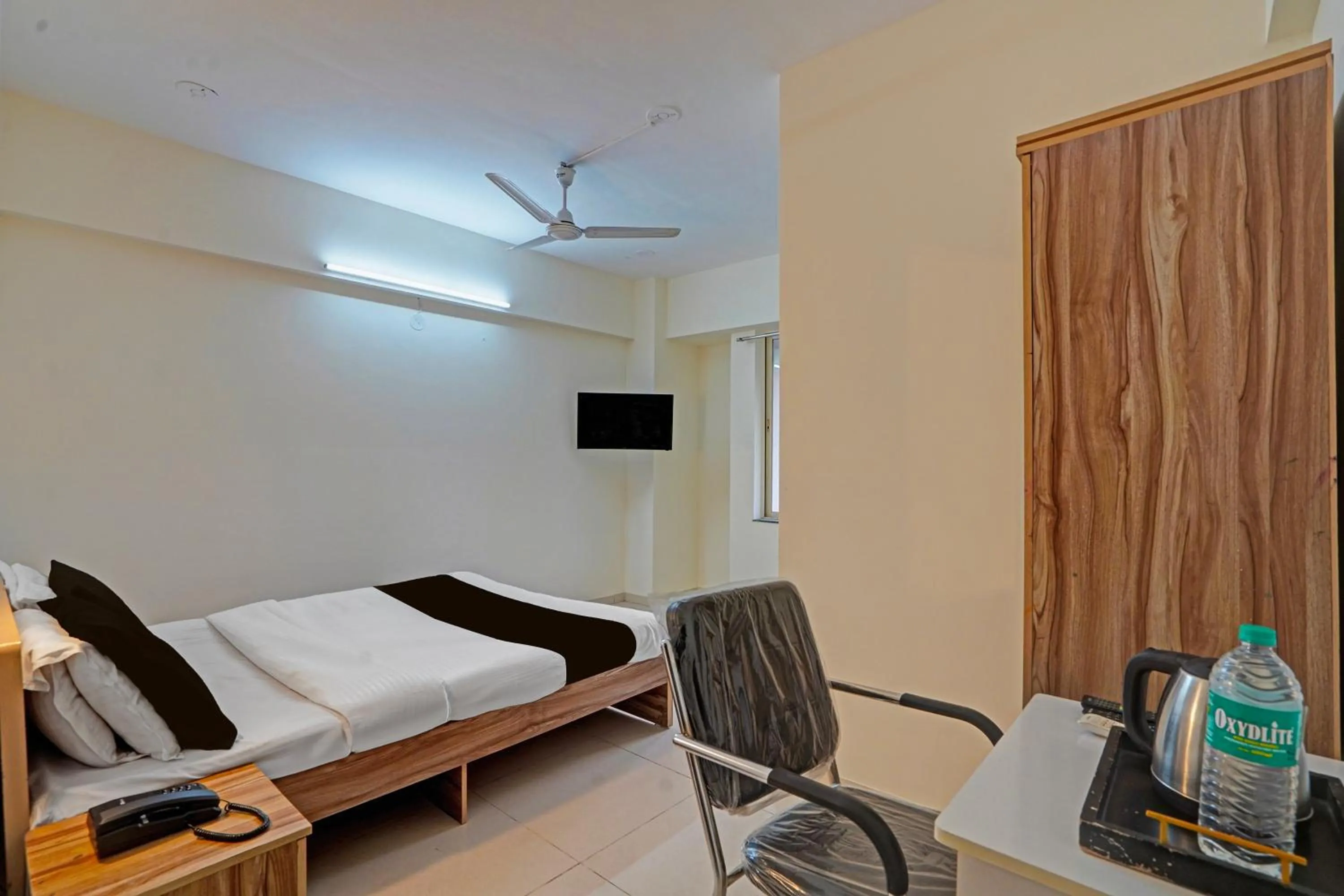 Bed in Super Collection O Baner Hillview Pune Formerly Siri Lodge