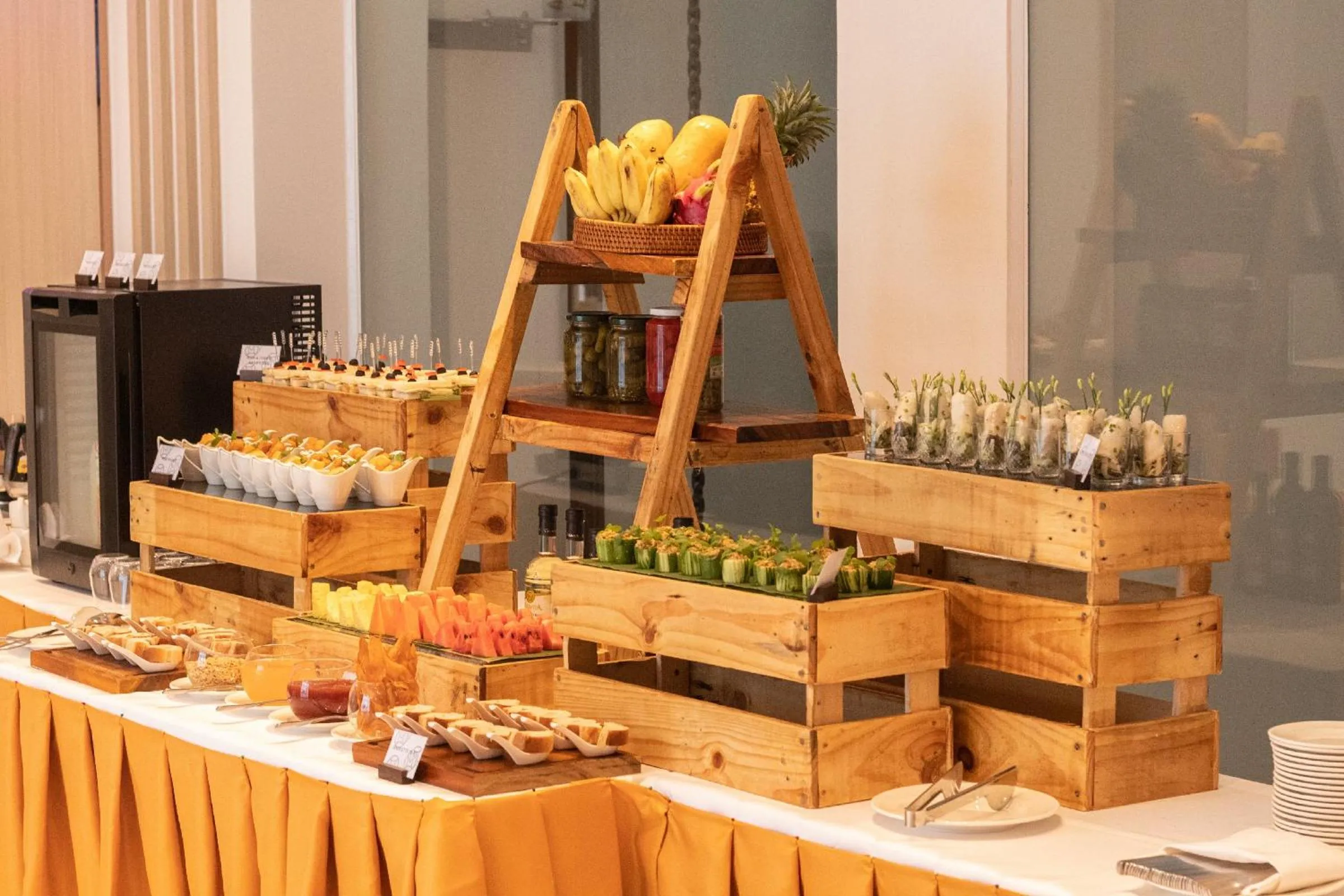 Food and drinks in Sensory Park Urban Hotel