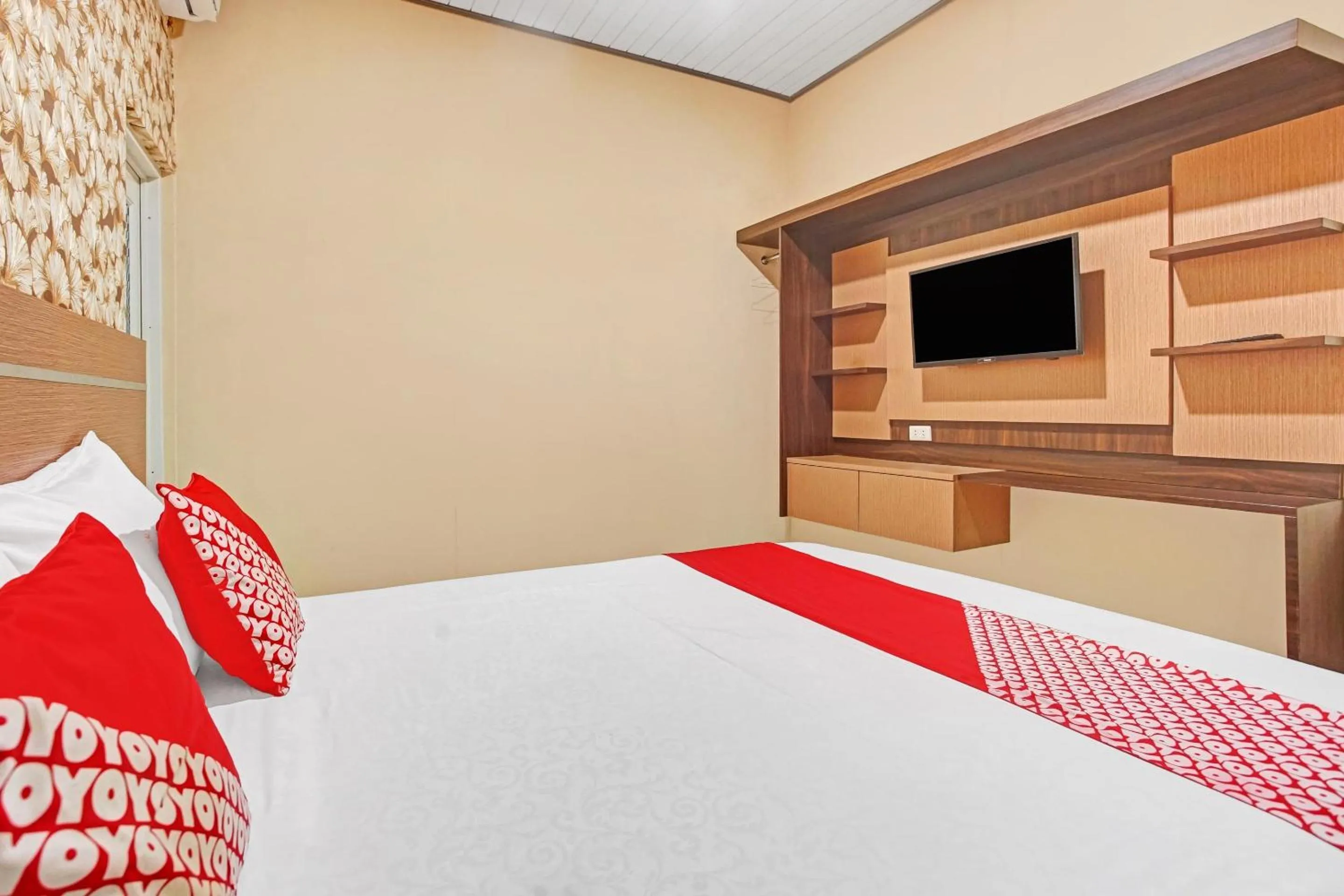 Bedroom in OYO 90399 Box House