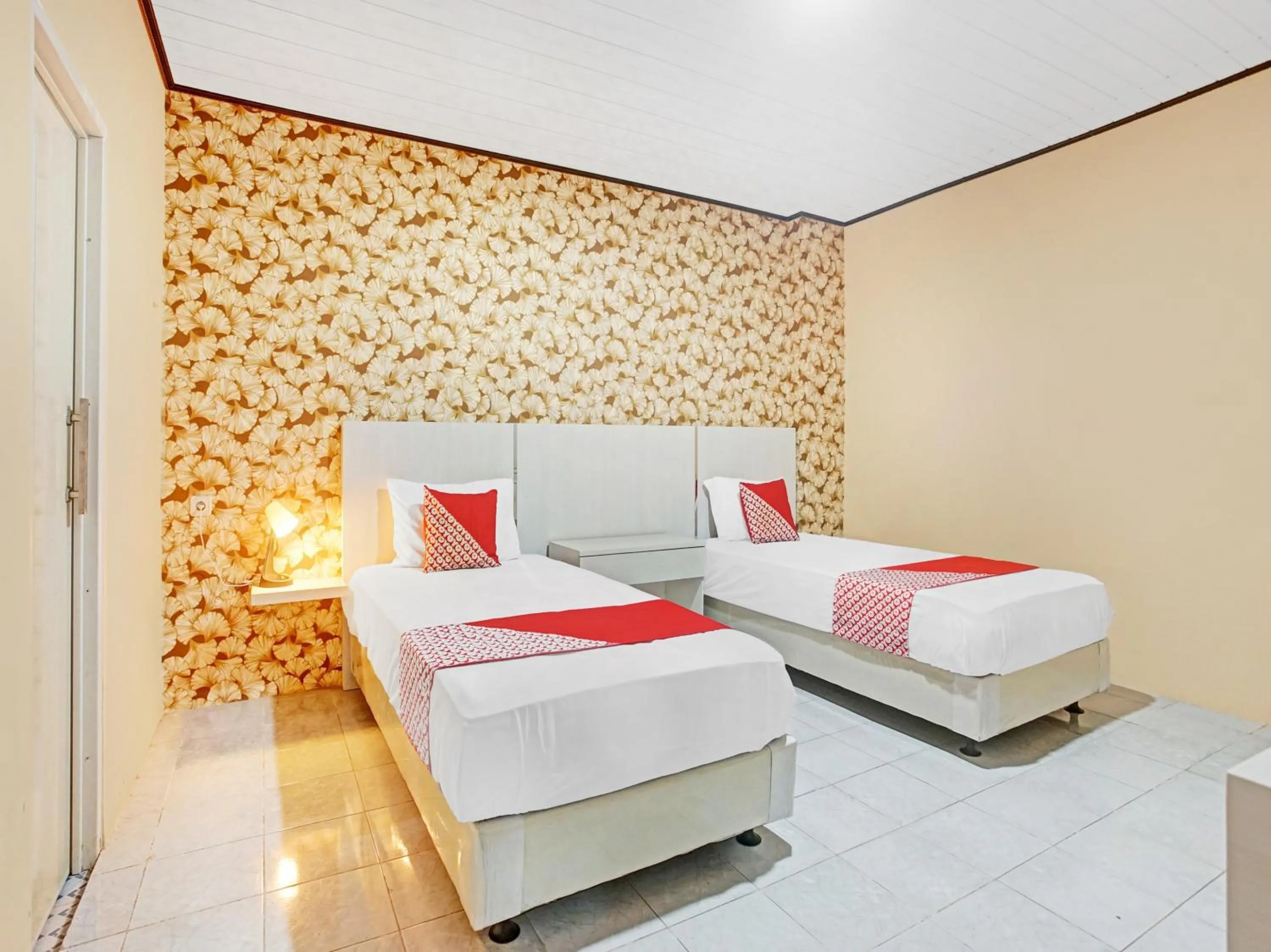 Standard Twin Room in OYO 90399 Box House