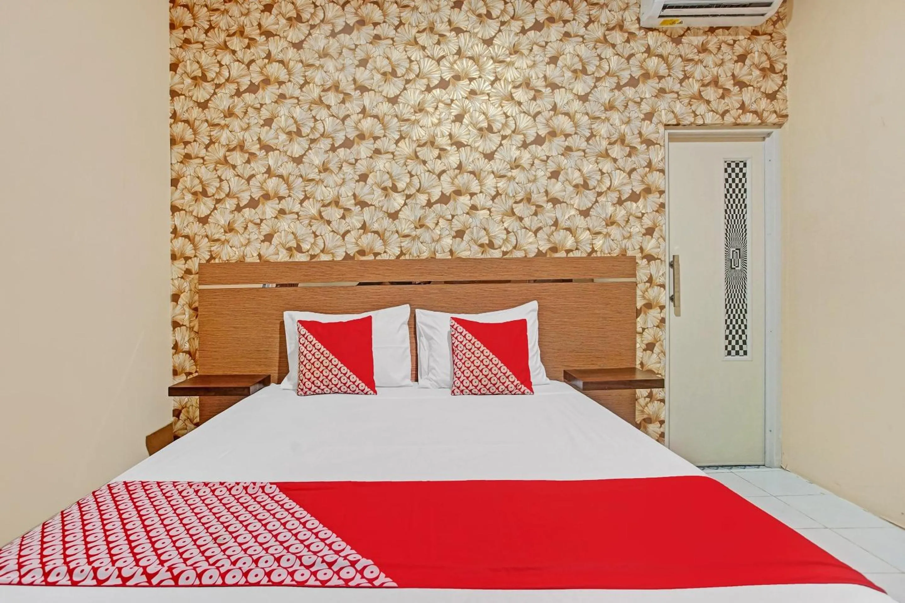 Bedroom in OYO 90399 Box House