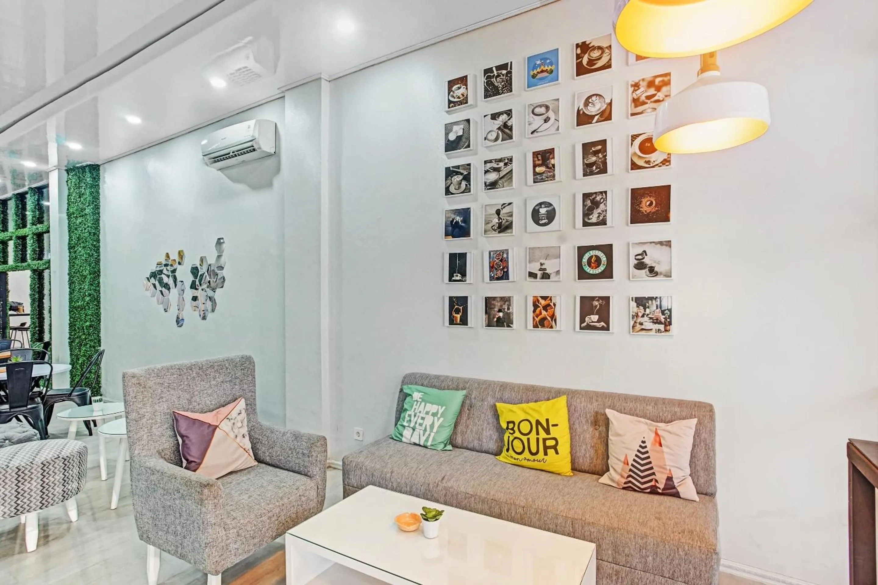 Lobby or reception in OYO 90399 Box House