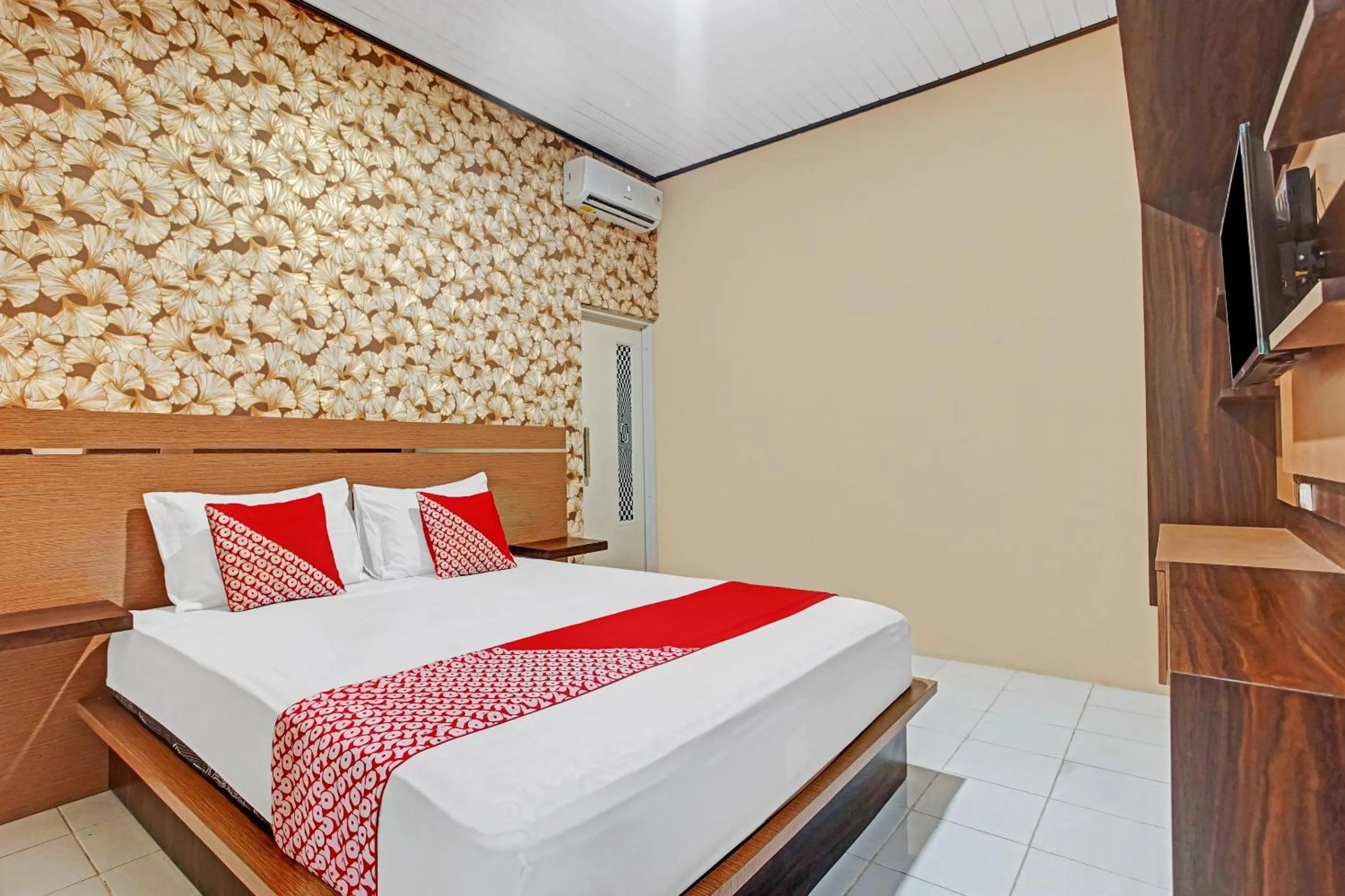 Bedroom in OYO 90399 Box House