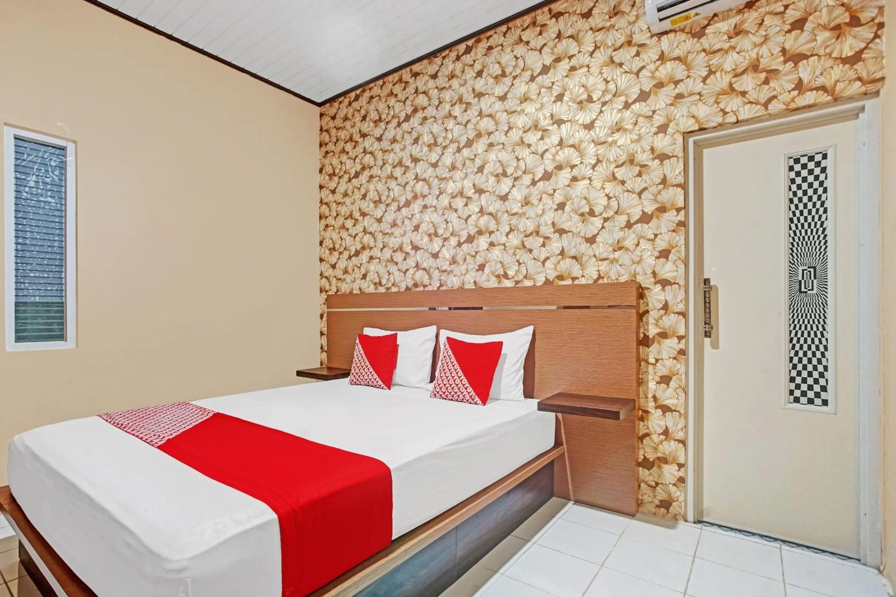 Bedroom in OYO 90399 Box House