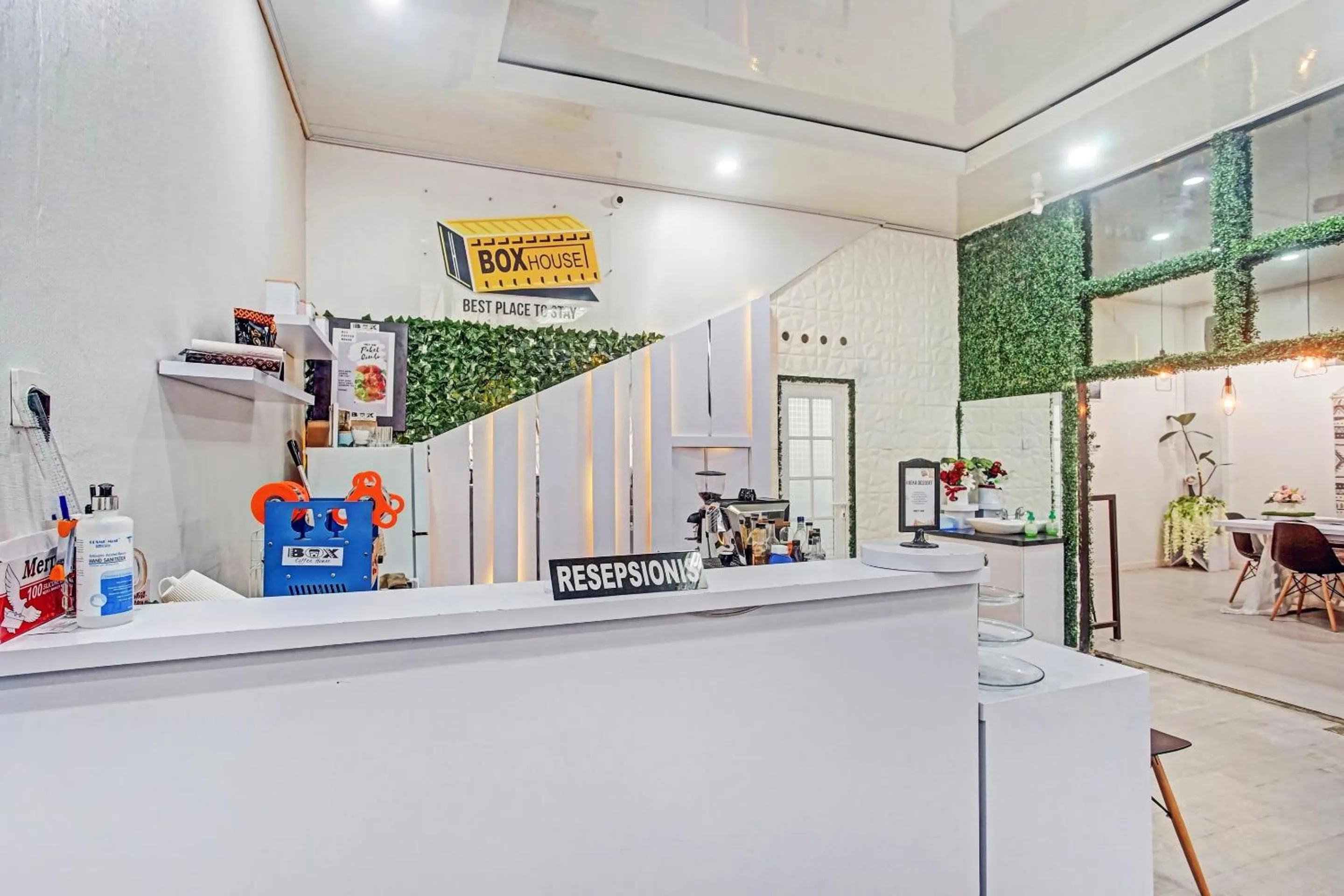 Lobby or reception in OYO 90399 Box House