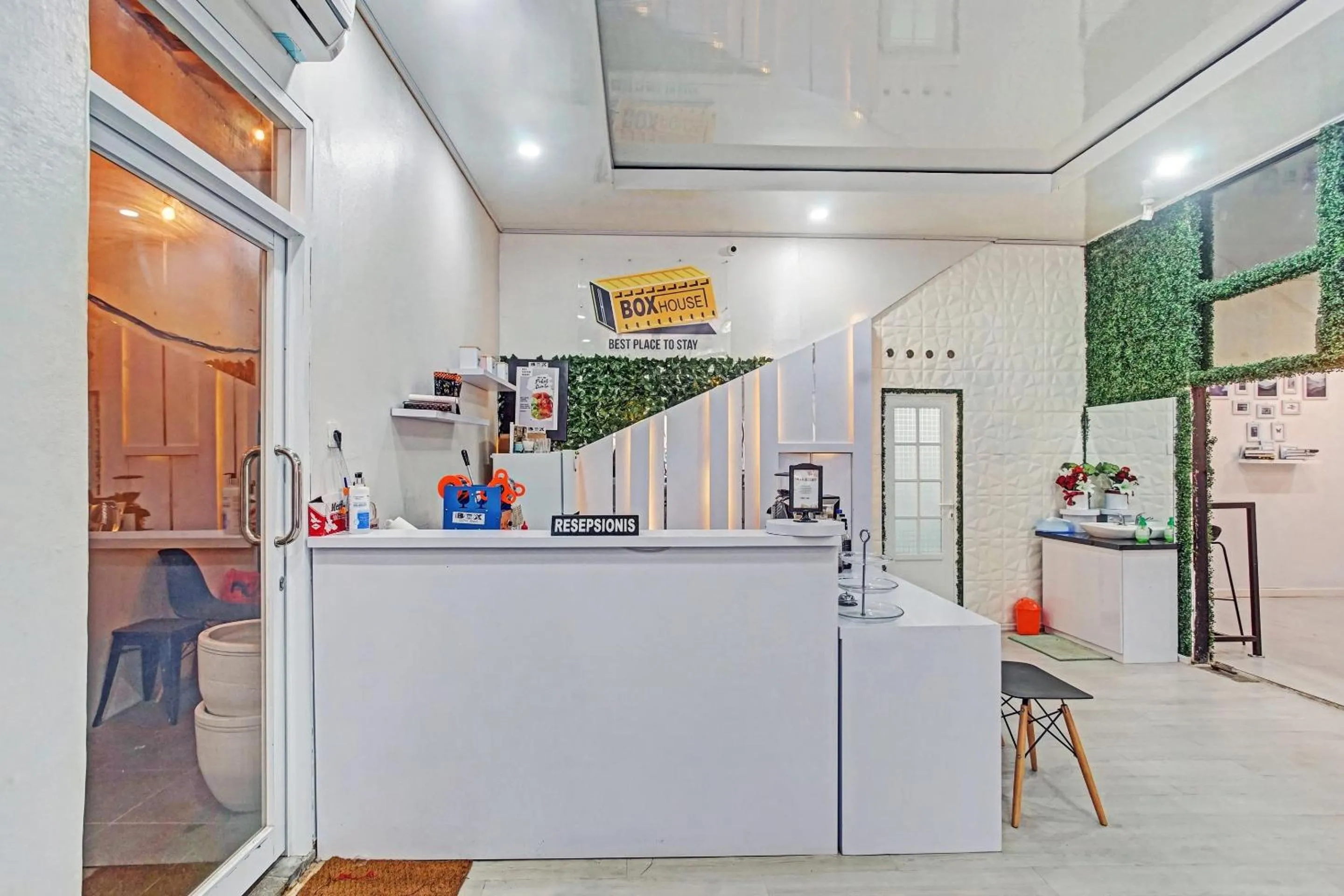 Lobby or reception in OYO 90399 Box House