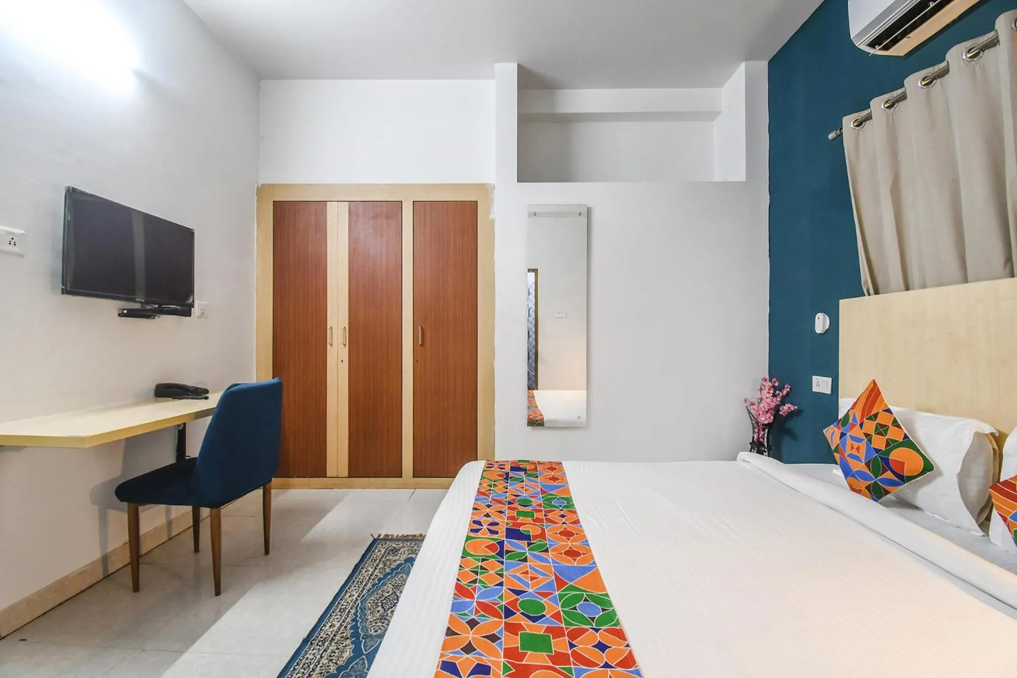 Bed in FabHotel Welcome Inn I - Nr DN Regalia Mall