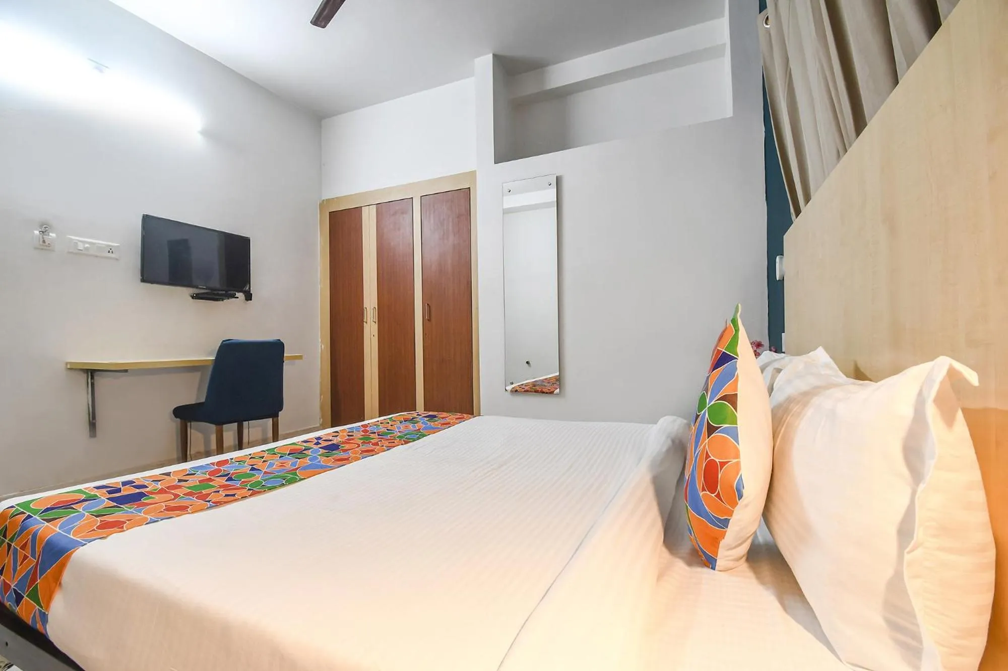 Bed in FabHotel Welcome Inn I - Nr DN Regalia Mall