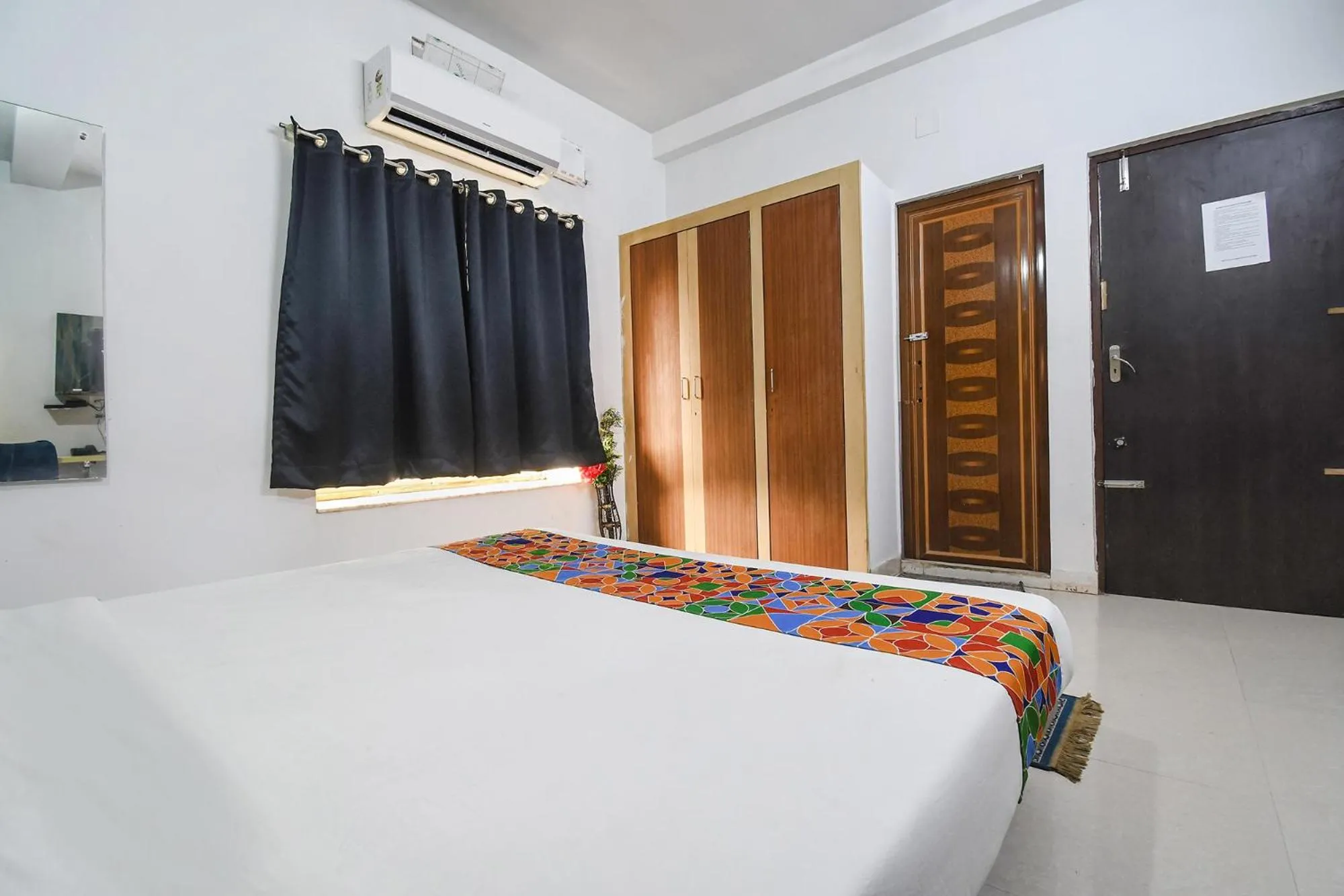 Bed in FabHotel Welcome Inn I - Nr DN Regalia Mall