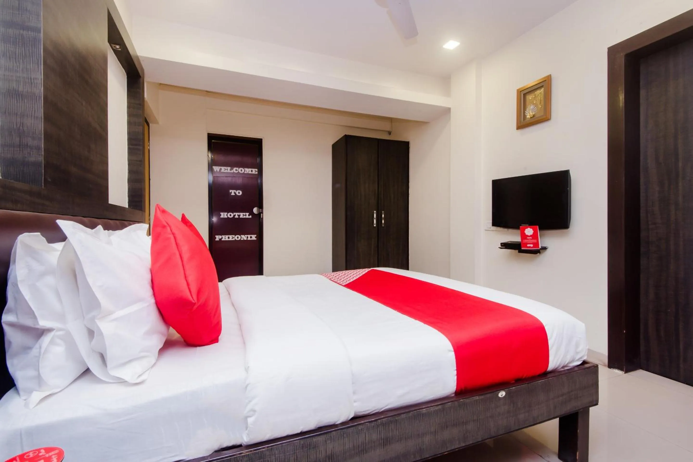 Bedroom, Bed in Collection O Phoenix