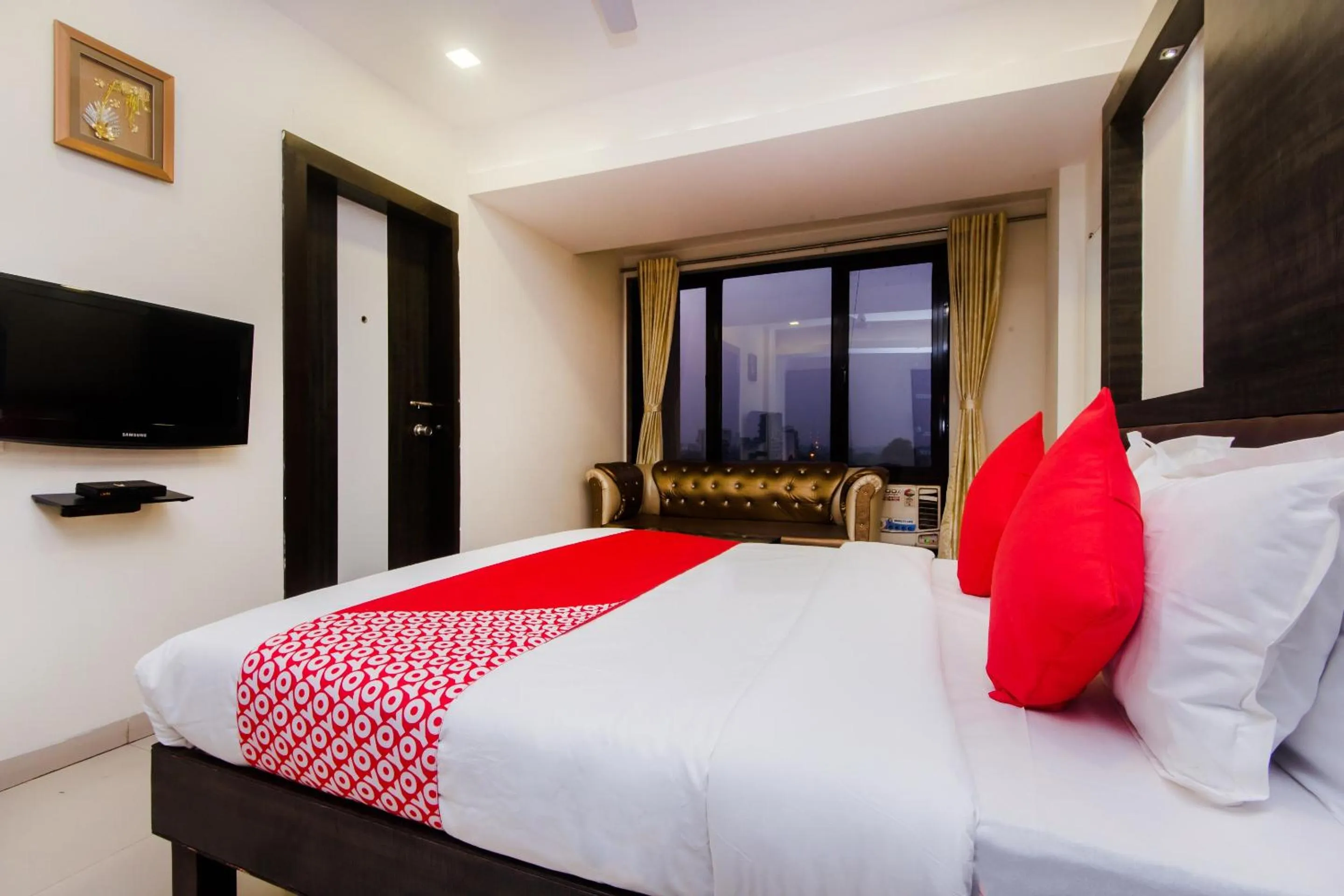 Bedroom, Bed in Collection O Phoenix