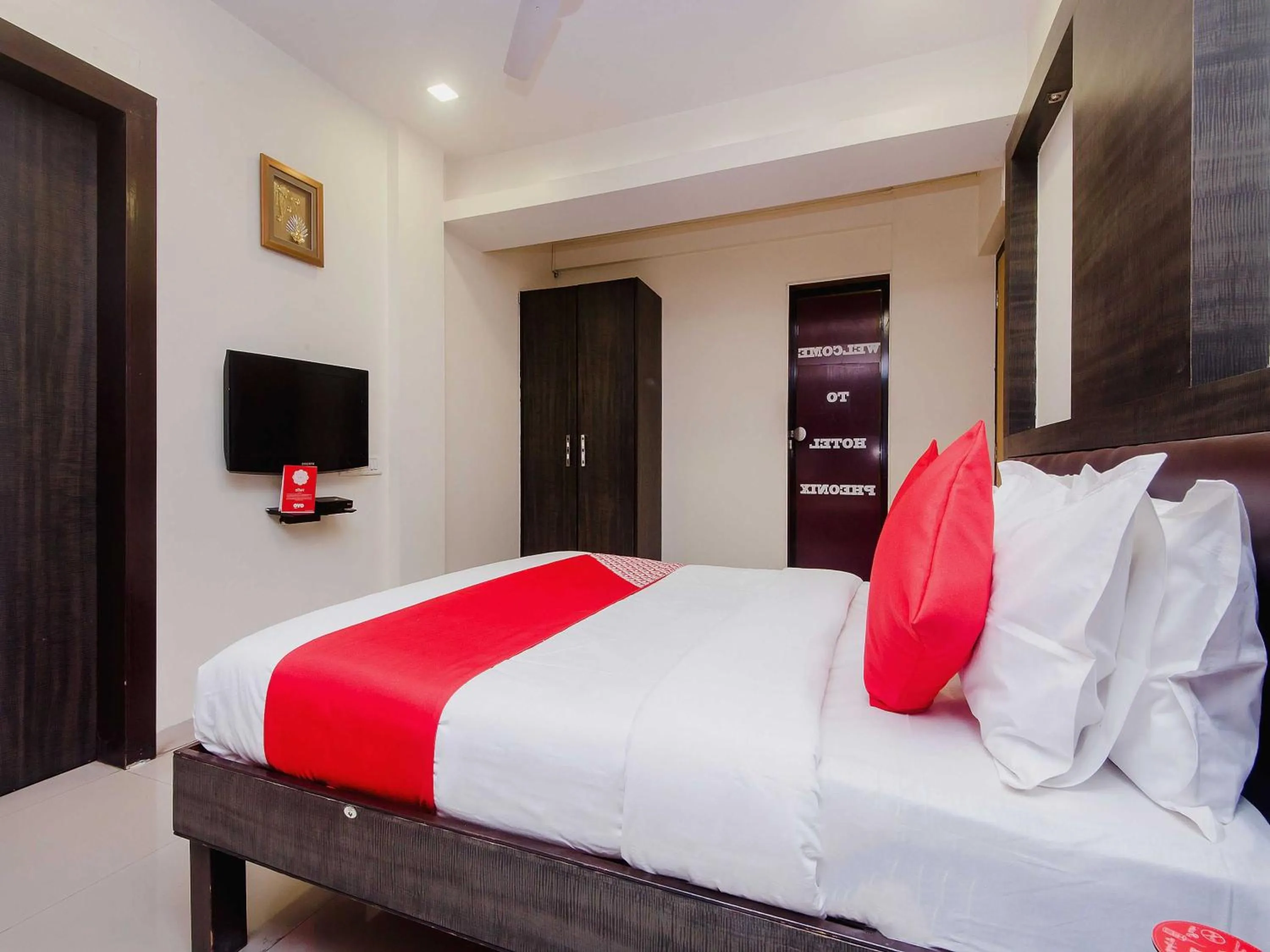 Bedroom, Bed in Collection O Phoenix