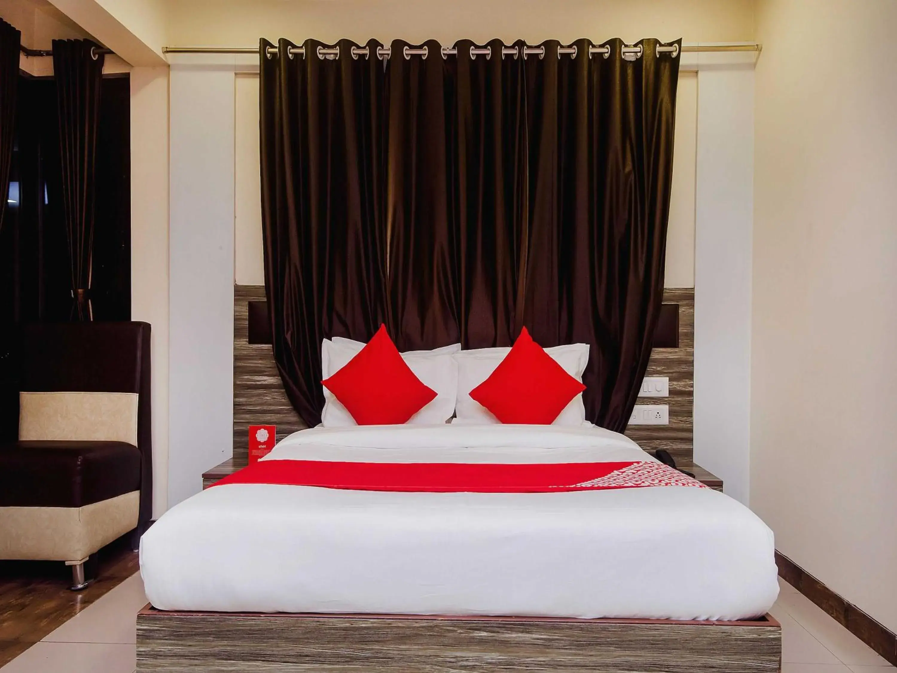 Bedroom, Bed in Collection O Phoenix Bedroom, Bed in Collection O Phoenix