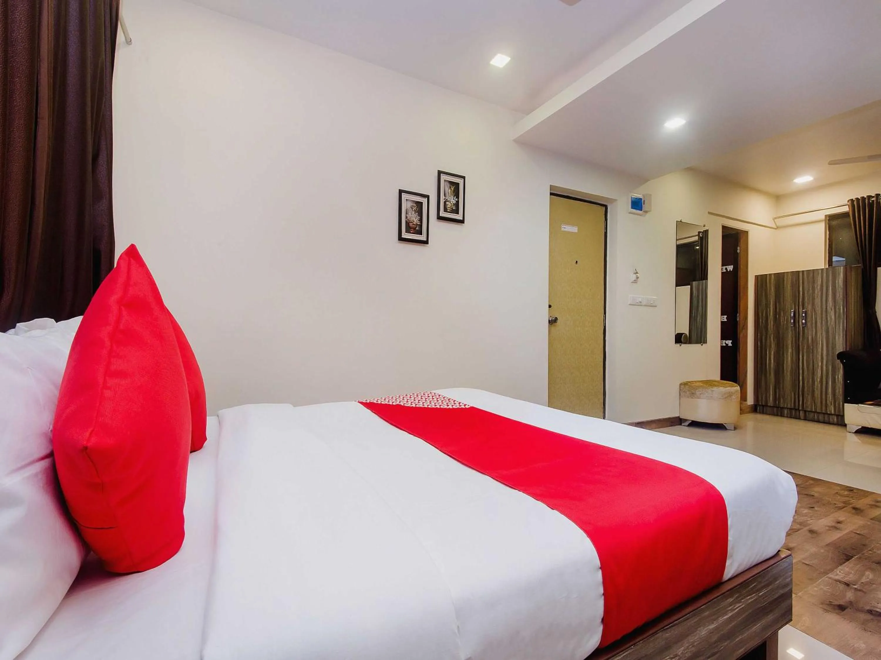 Bedroom, Bed in Collection O Phoenix