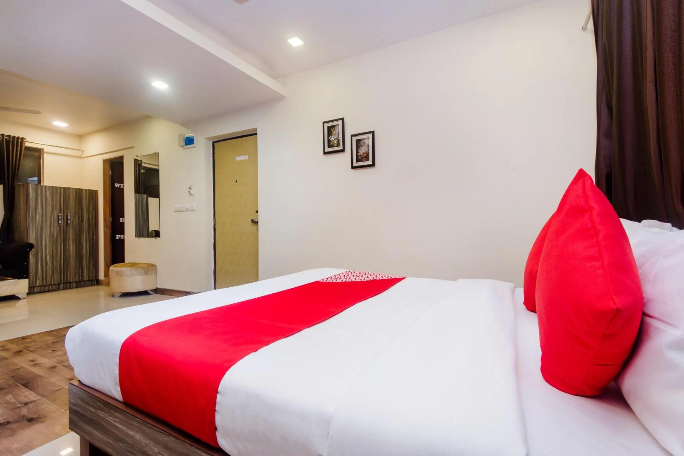 Bedroom, Bed in Collection O Phoenix