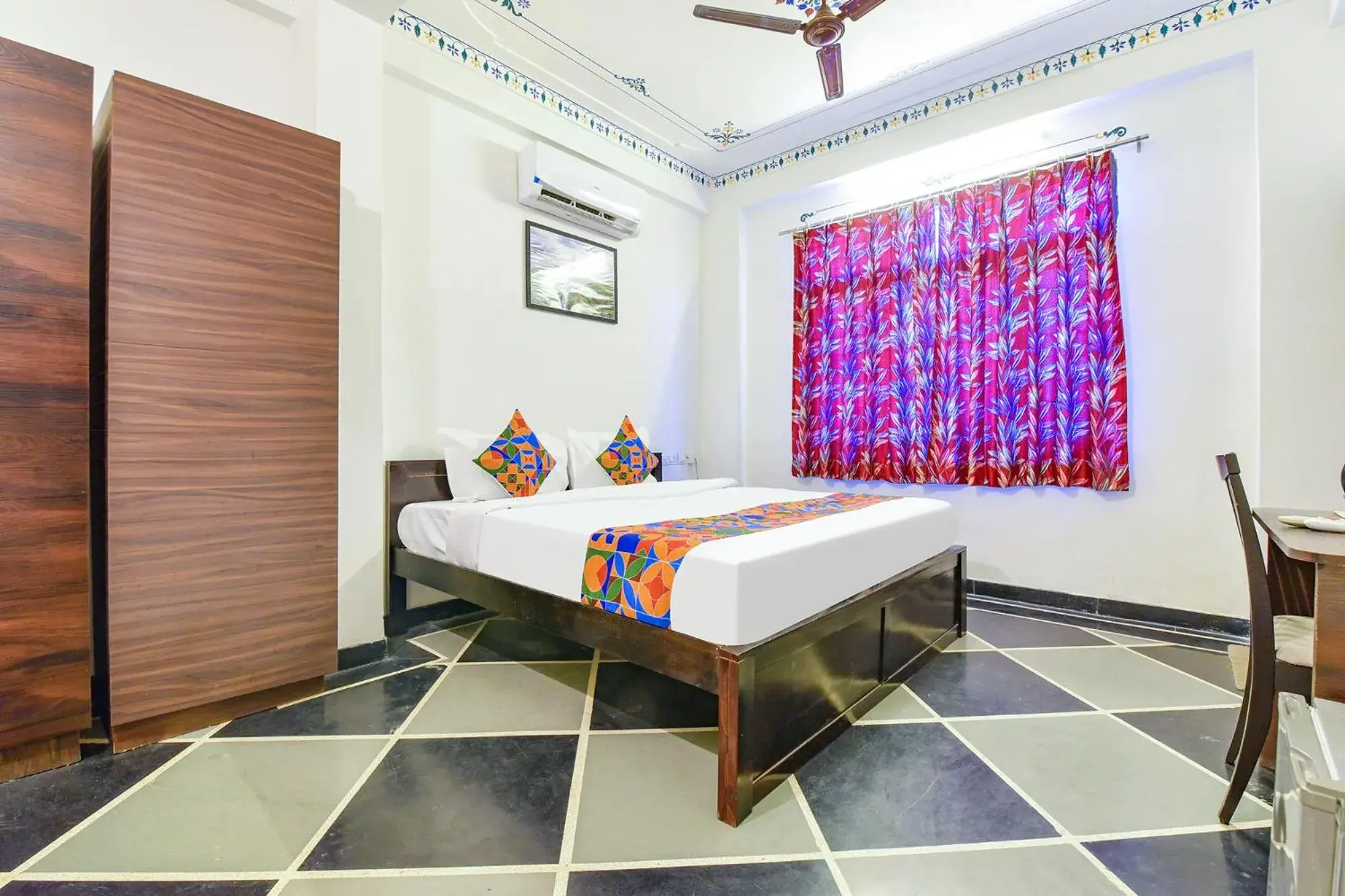 Bed in FabExpress Achrol Palace Bed in FabExpress Achrol Palace