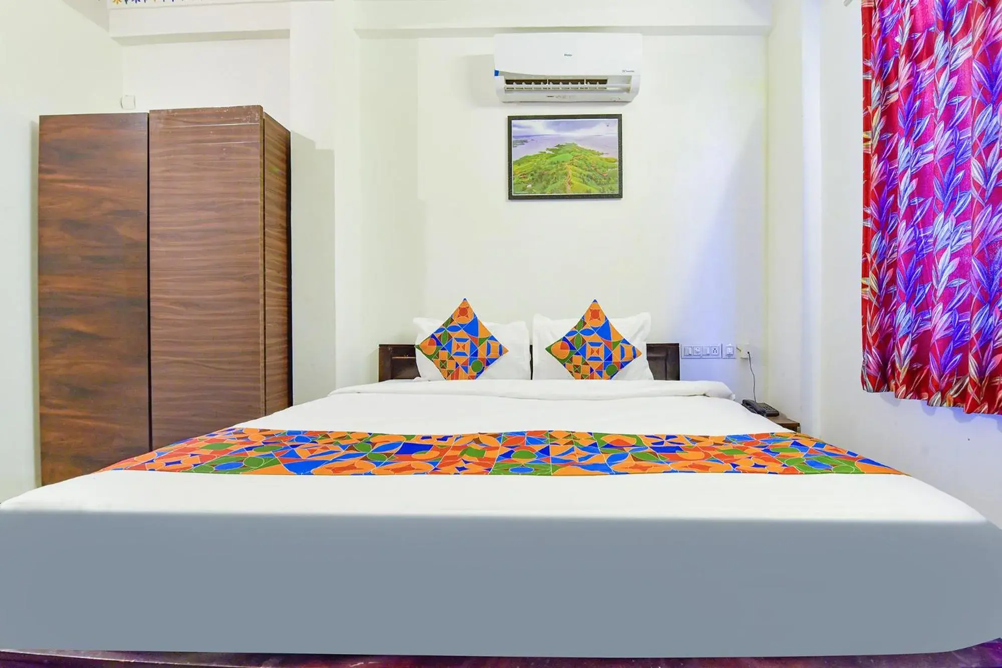 Bed in FabExpress Achrol Palace Bed in FabExpress Achrol Palace