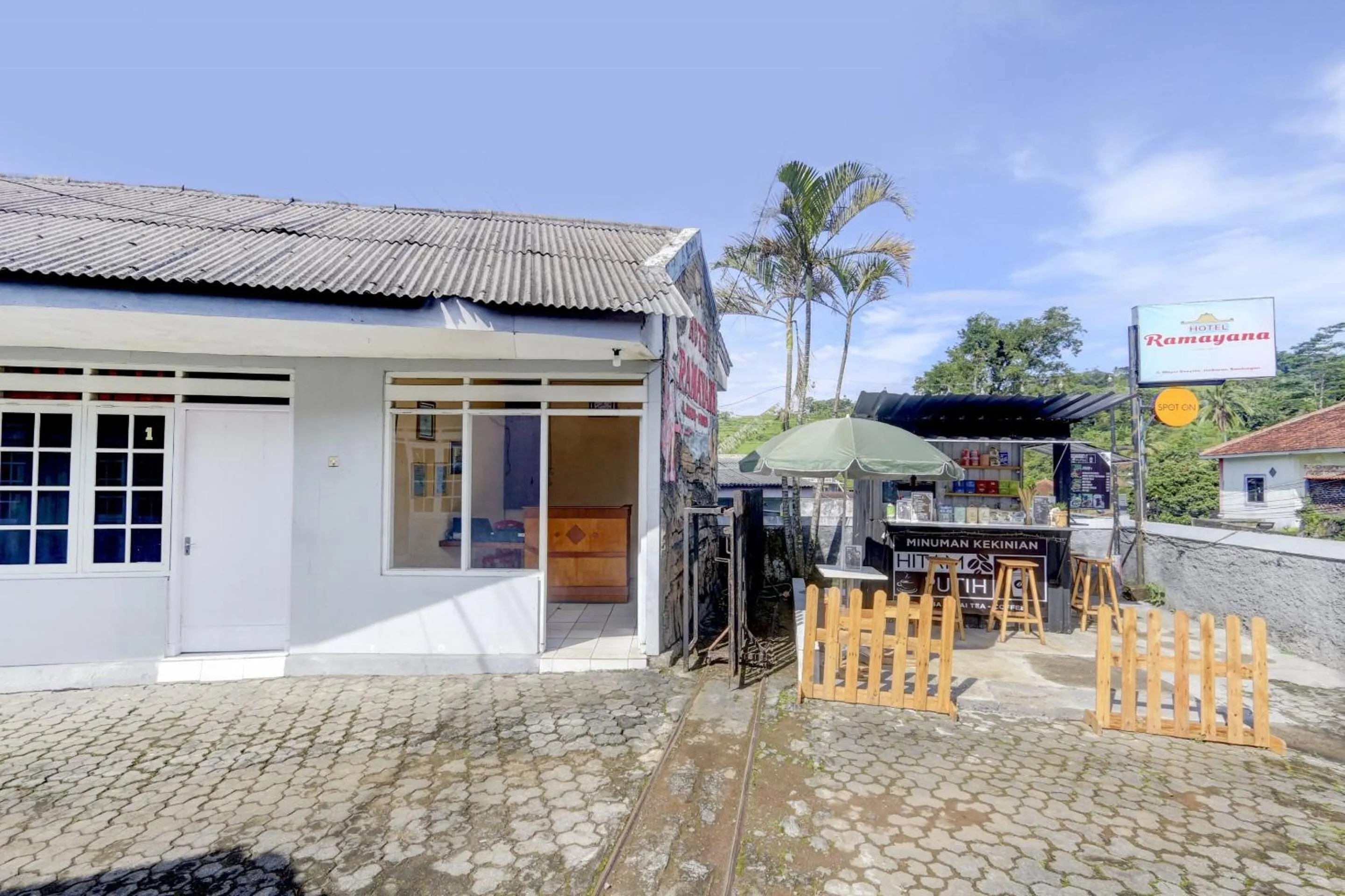 Facade/entrance in Hotel O Ramayana