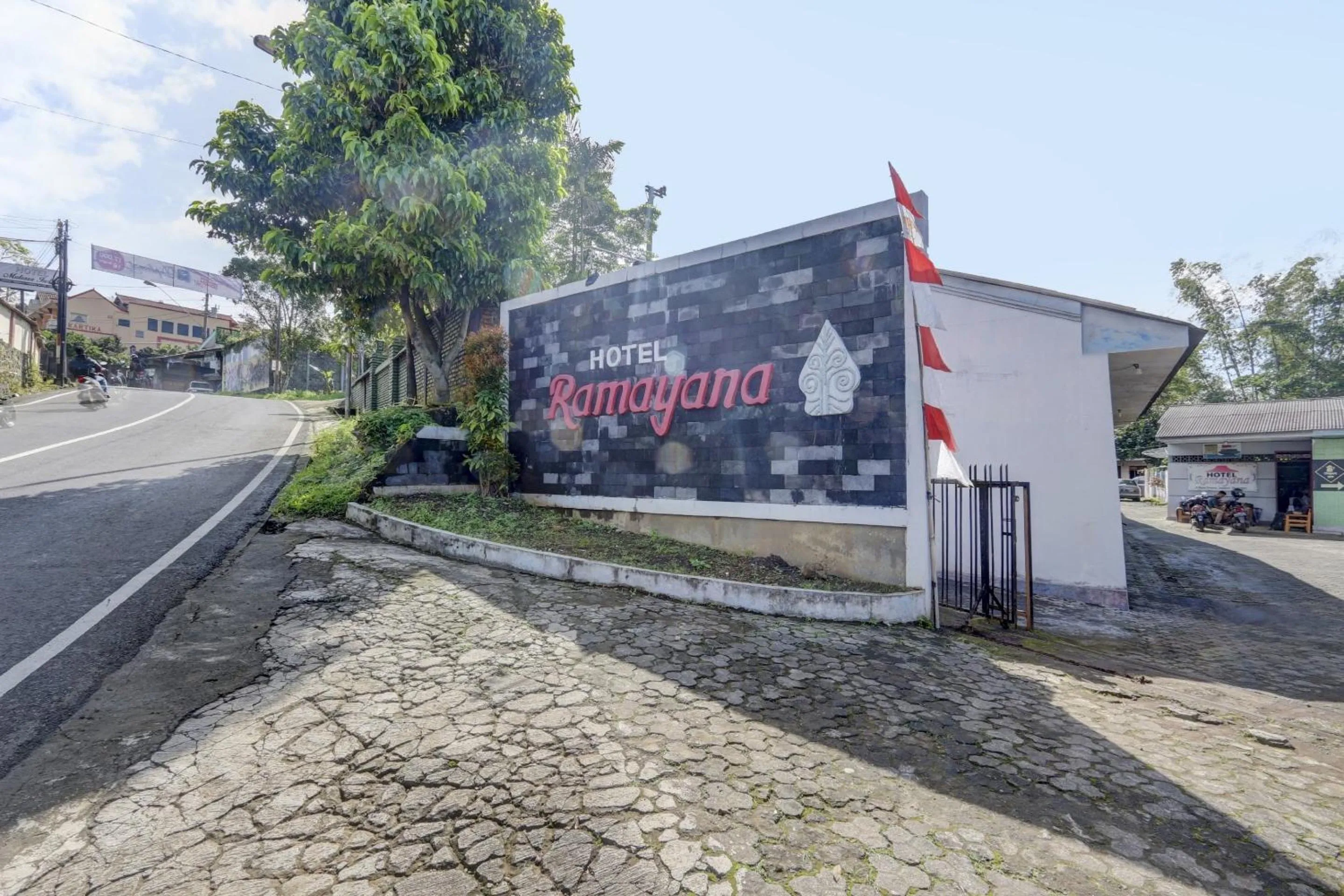 Facade/entrance in Hotel O Ramayana