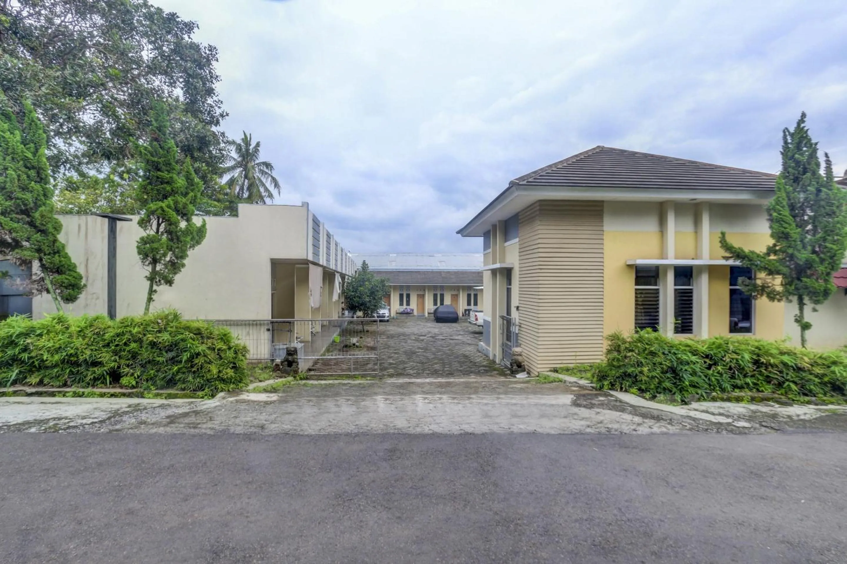 Facade/entrance in OYO Life 90159 Puri Asoka Guest House