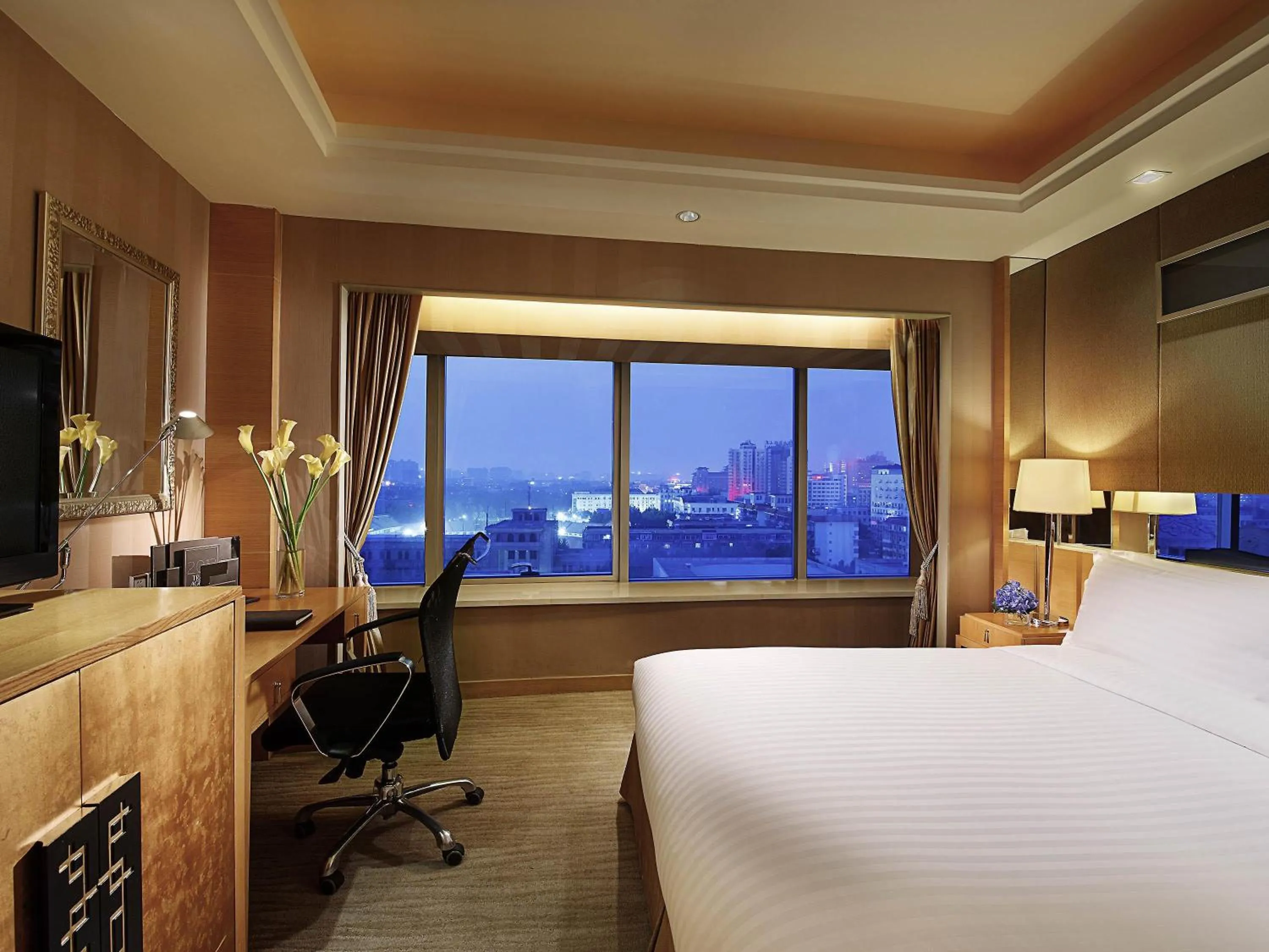 Bedroom, Bed in Sofitel Xi'an On Renmin Square