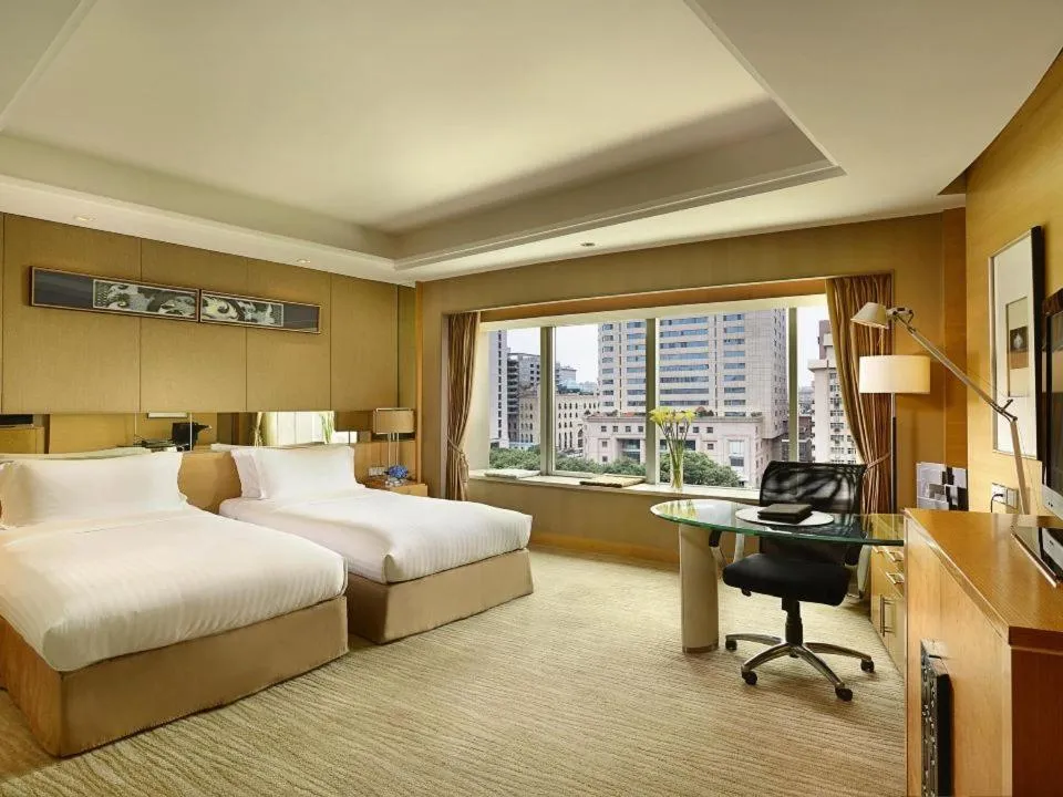Photo of the whole room, Bed in Sofitel Xi'an On Renmin Square