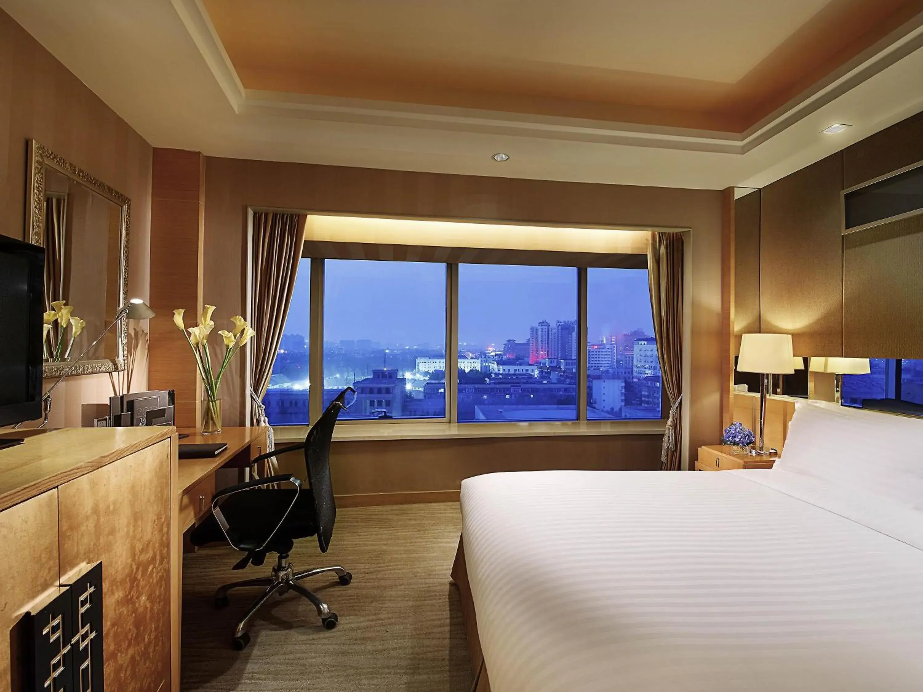 Bedroom, Bed in Sofitel Xi'an On Renmin Square Bedroom, Bed in Sofitel Xi'an On Renmin Square