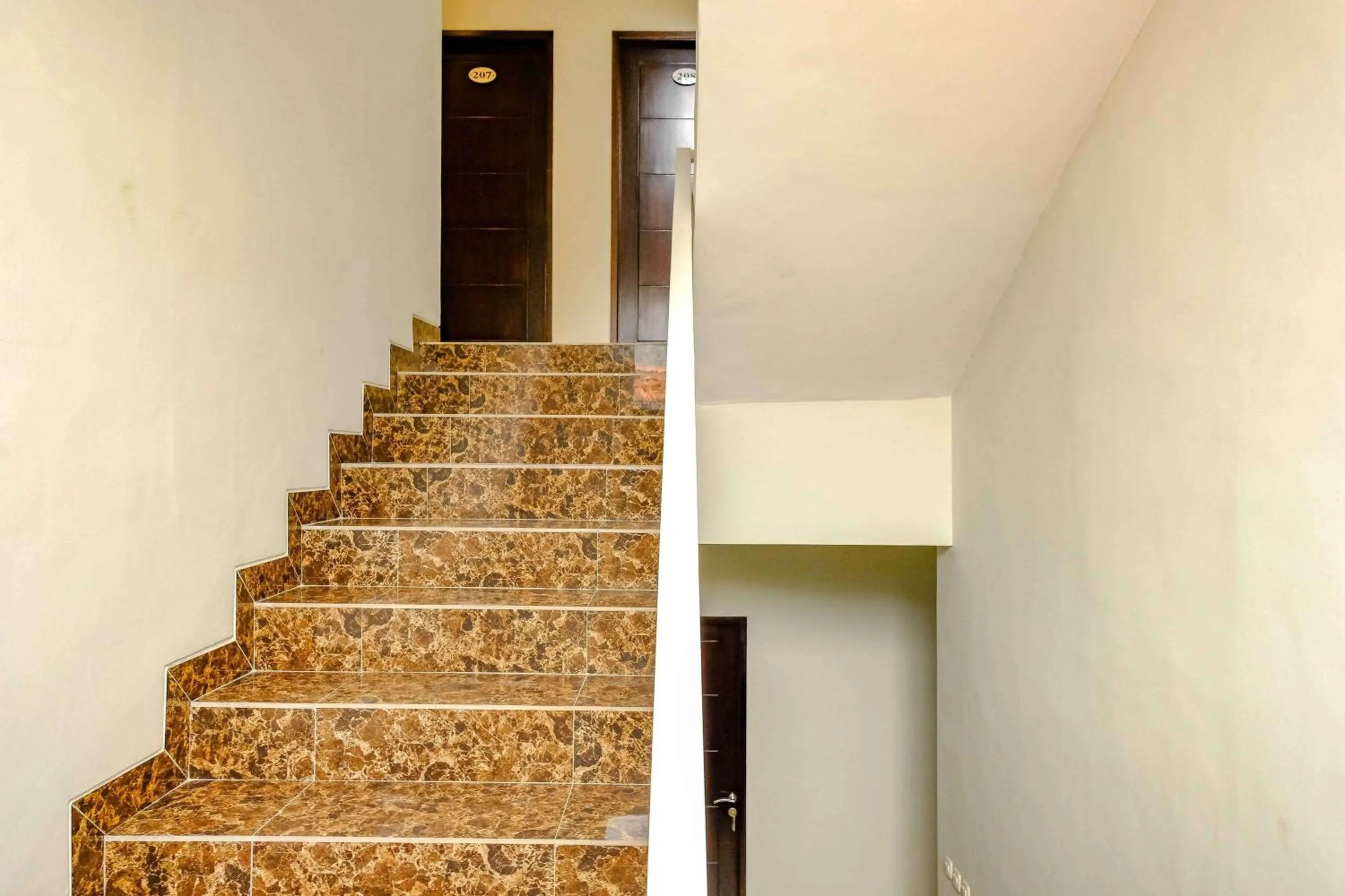 Property building in RedDoorz near Pasar Baru 3