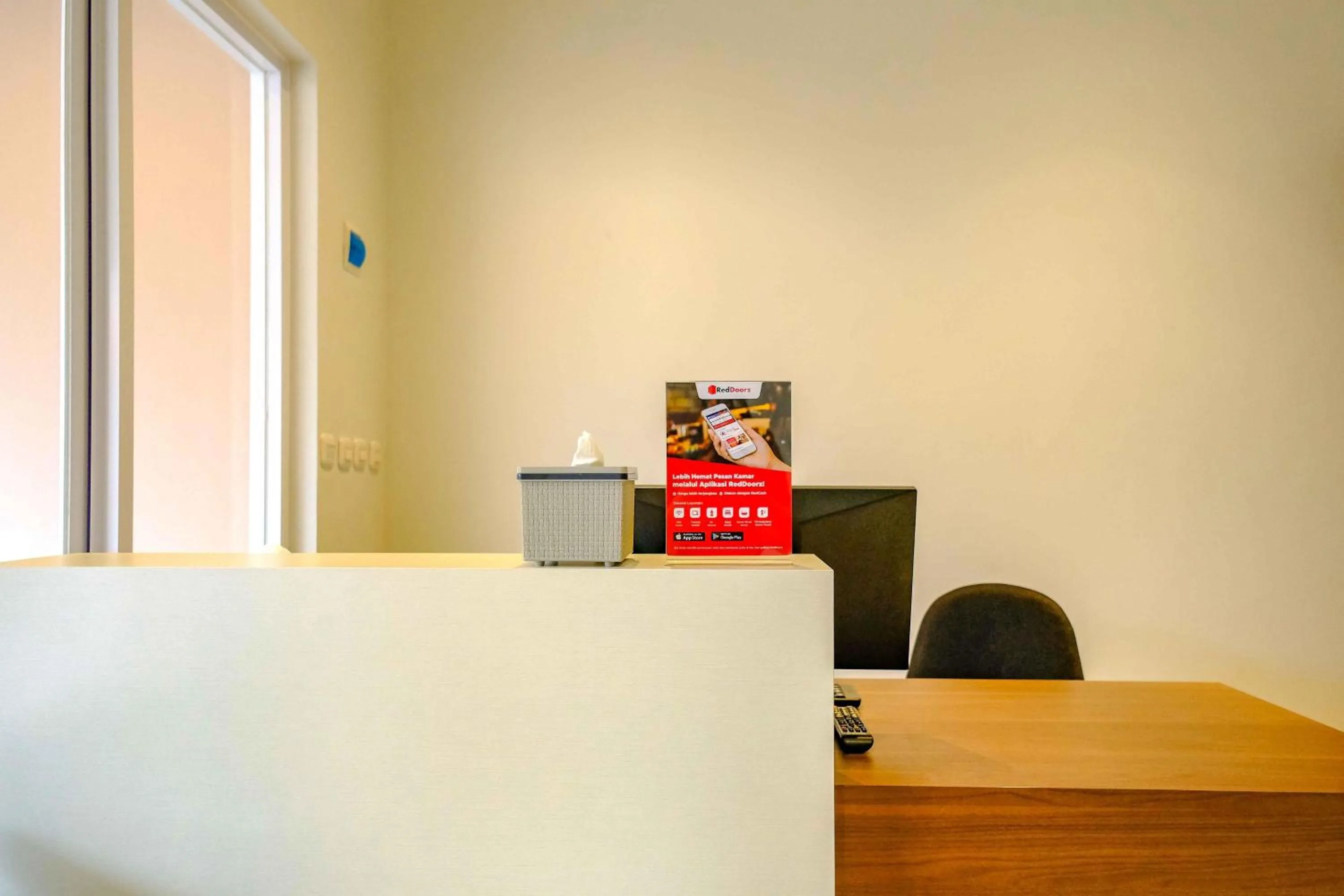 Lobby or reception in RedDoorz near Pasar Baru 3