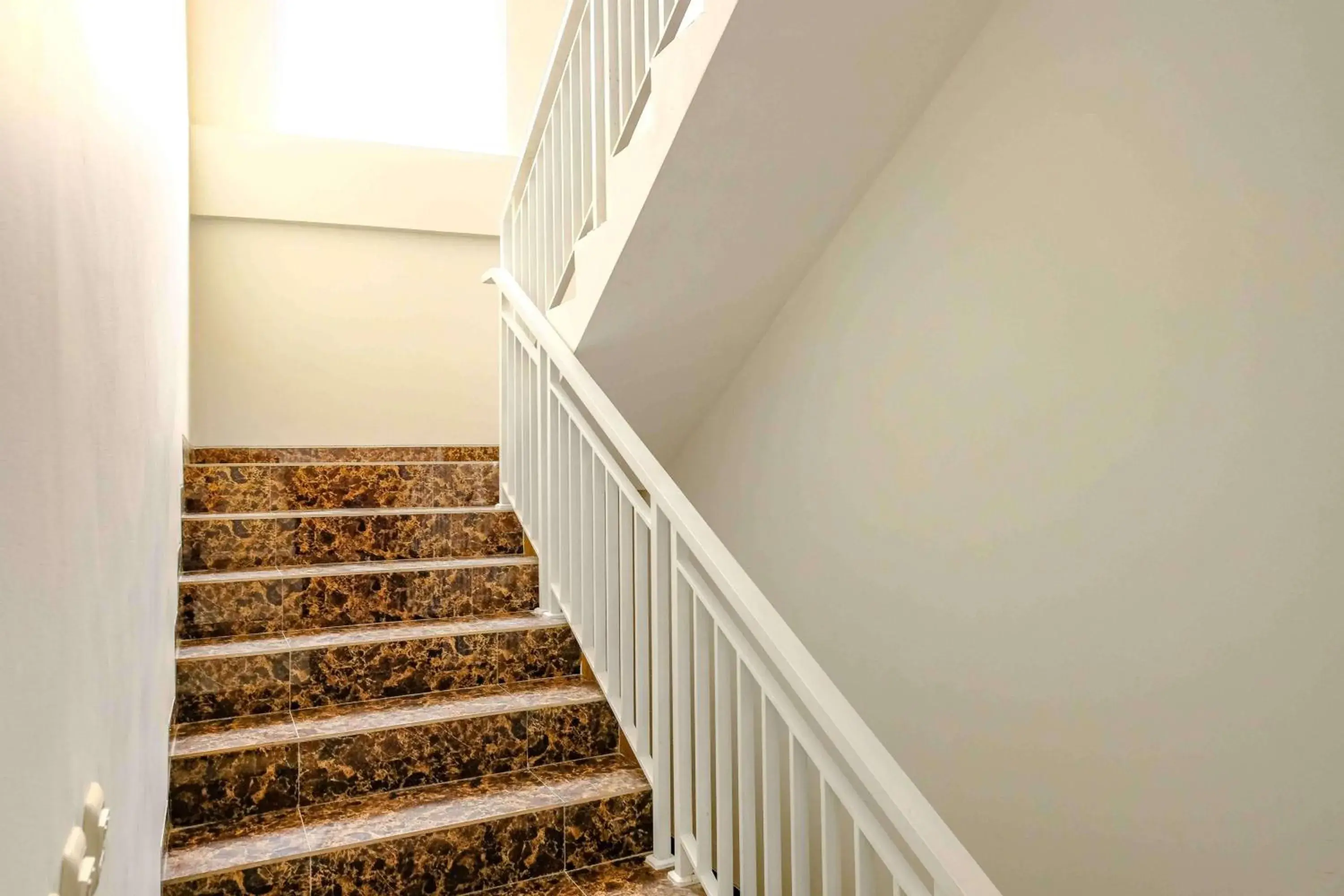 Property building in RedDoorz near Pasar Baru 3 Property building in RedDoorz near Pasar Baru 3