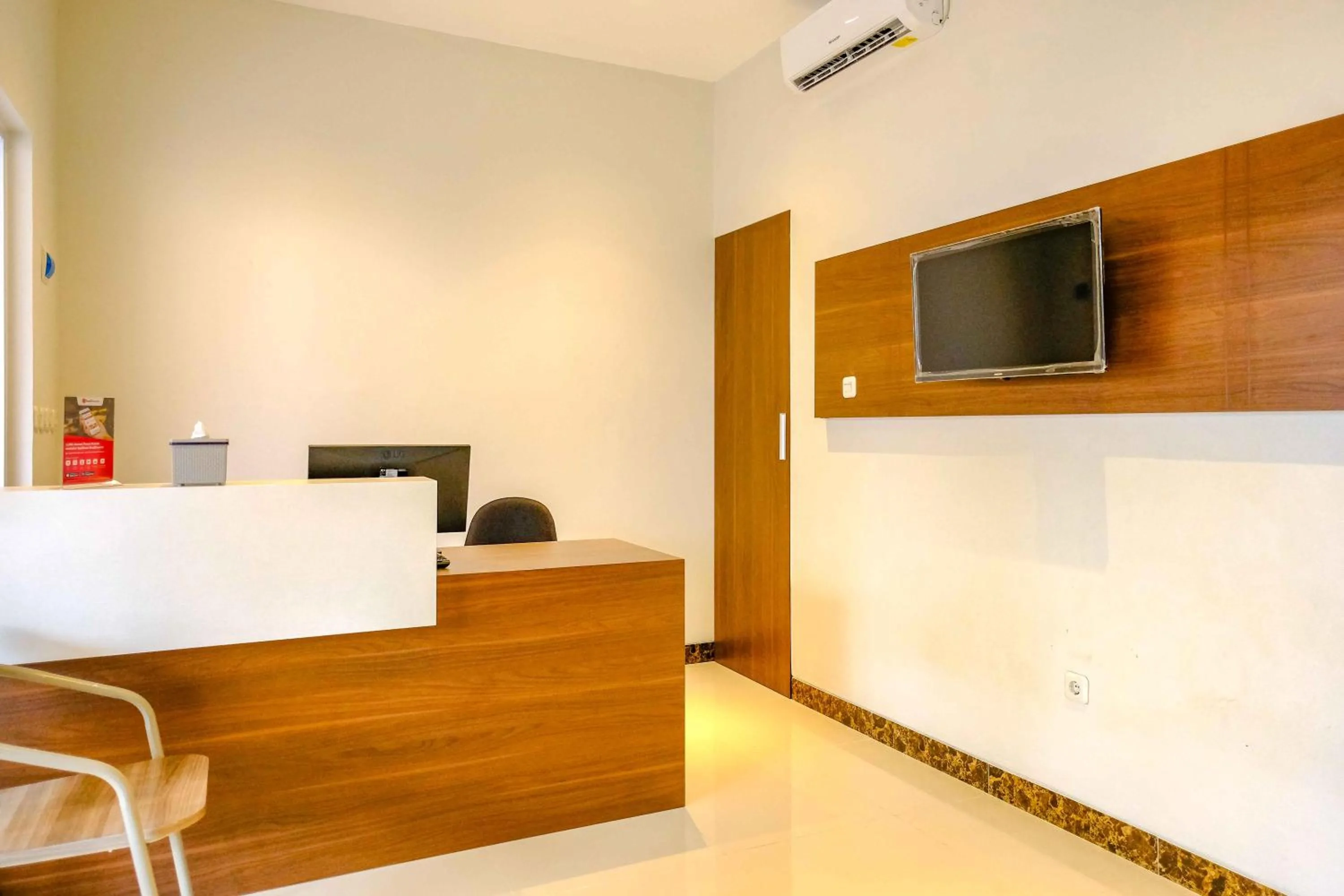 RedDoorz near Pasar Baru 3